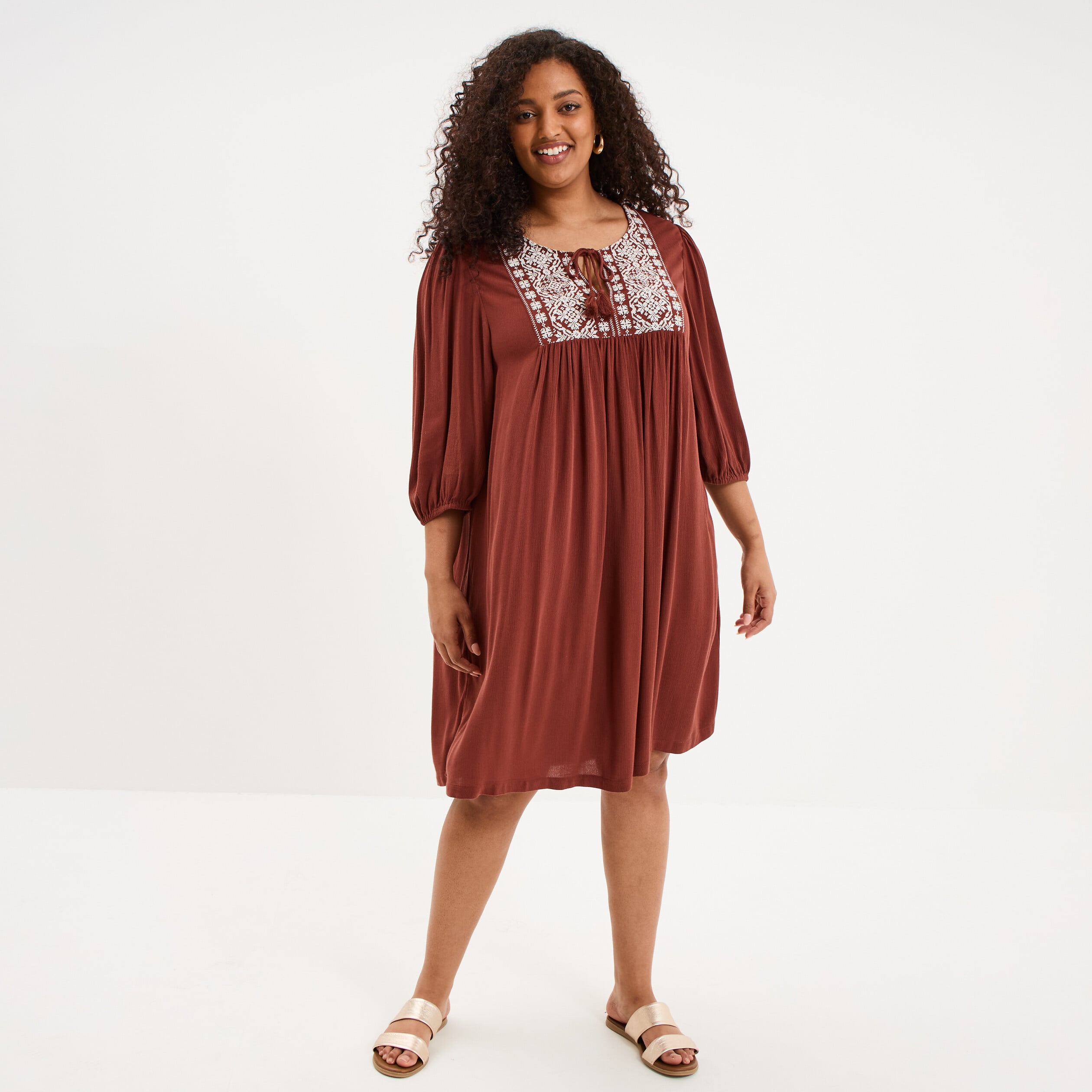 Robe fluide buste brod&eacute;e marron cognac femme grande taille