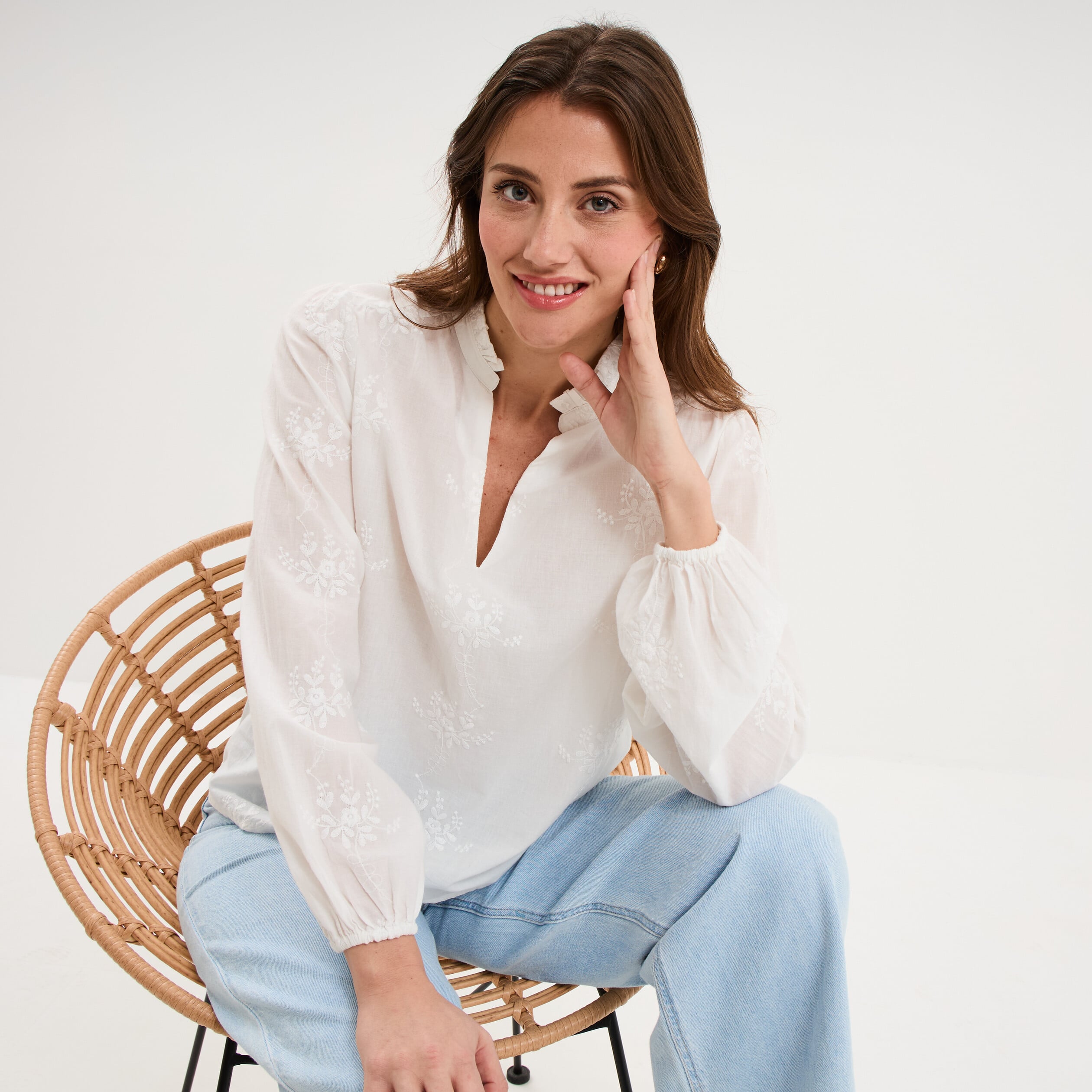 Blouse brod&eacute;e manches longues coton blanc femme