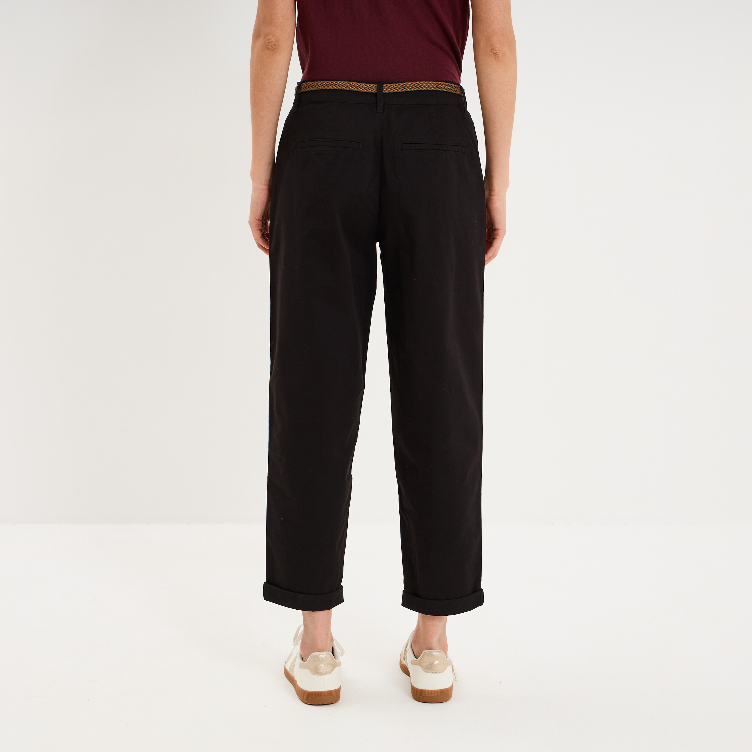 Pantalon chino regular ceinture tress&eacute;e noir femme