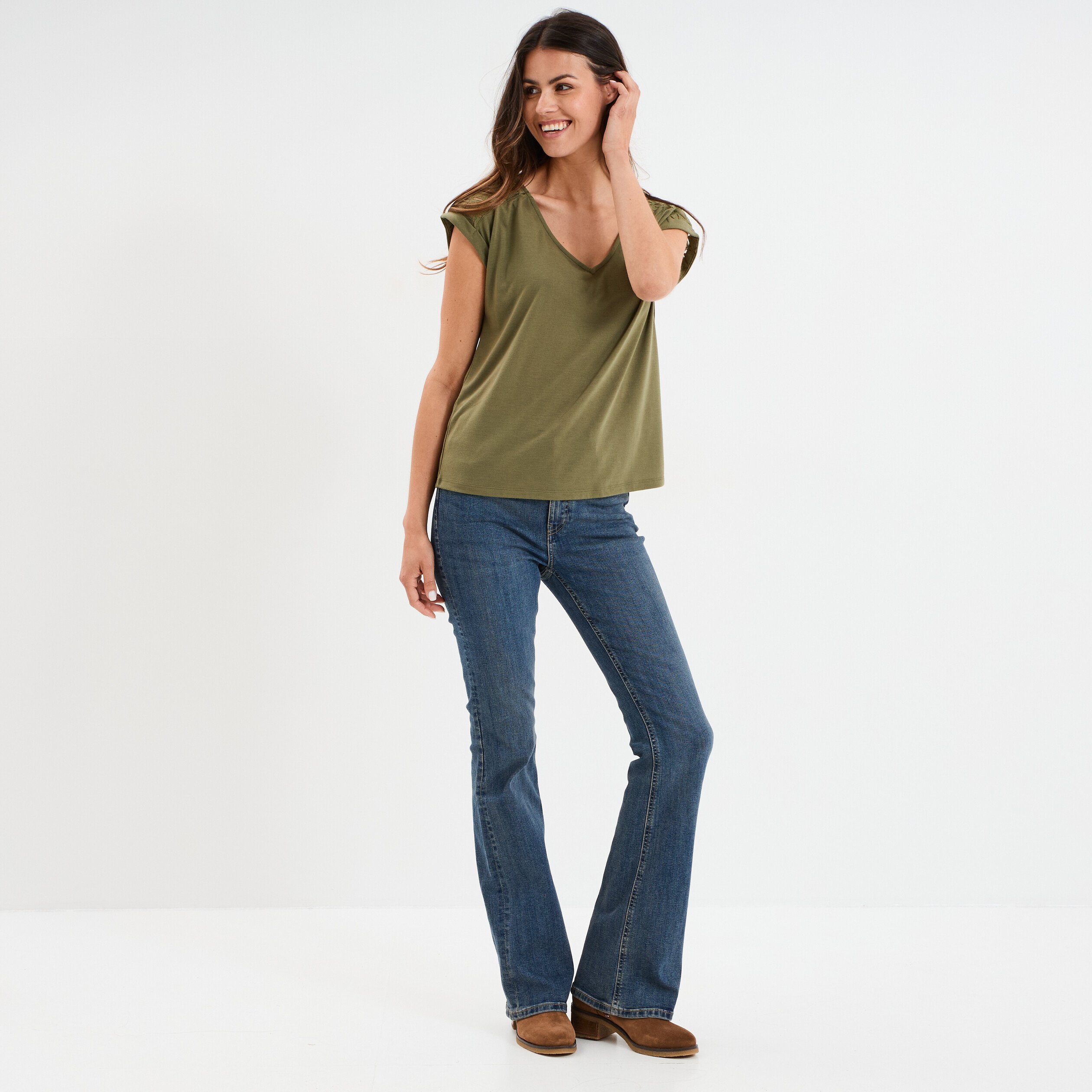 t shirt col en v dentelle epaules et dos vert kaki femme T-shirt col en V dentelle épaules et dos vert kaki femme