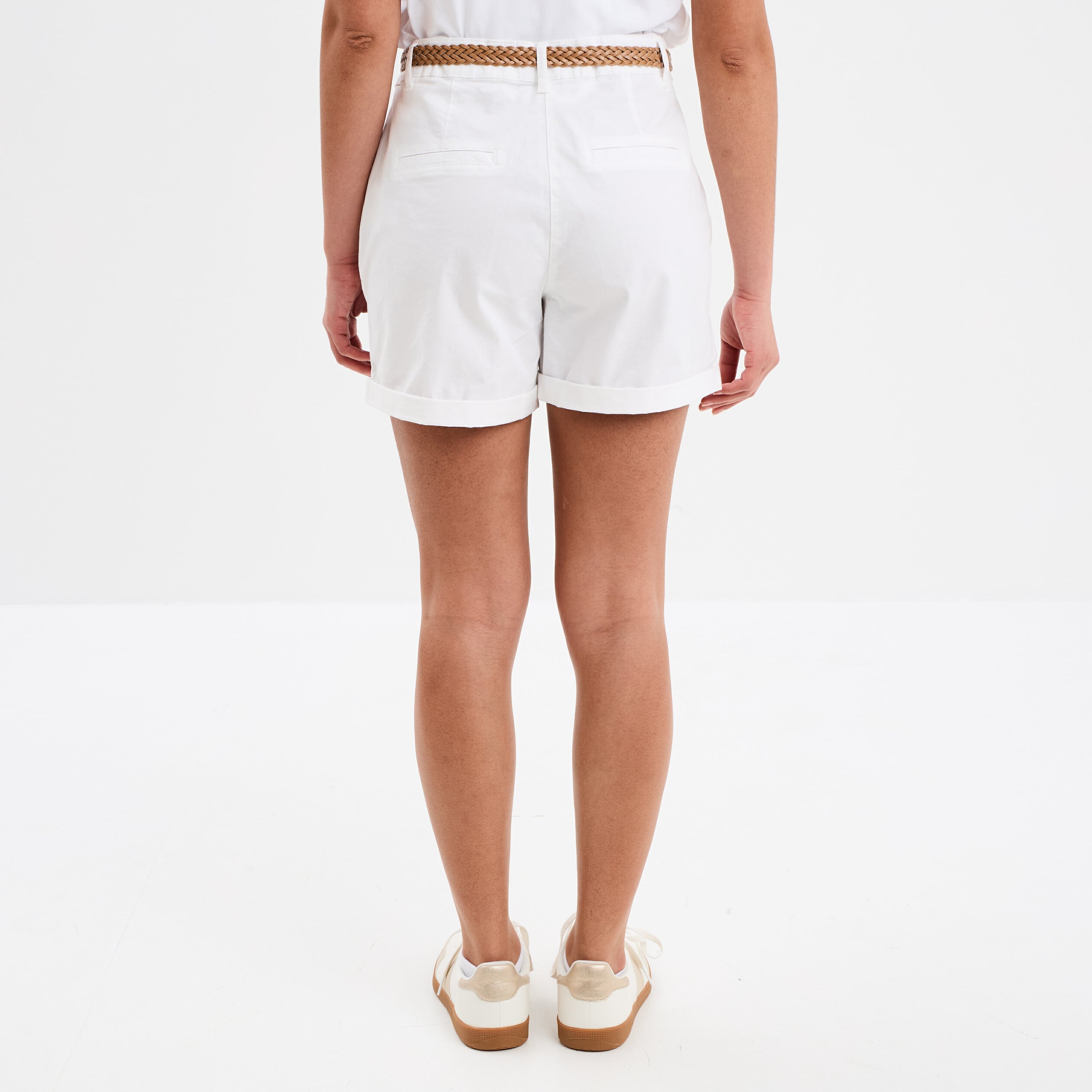 Short chino ceinture tress&eacute;e blanc femme