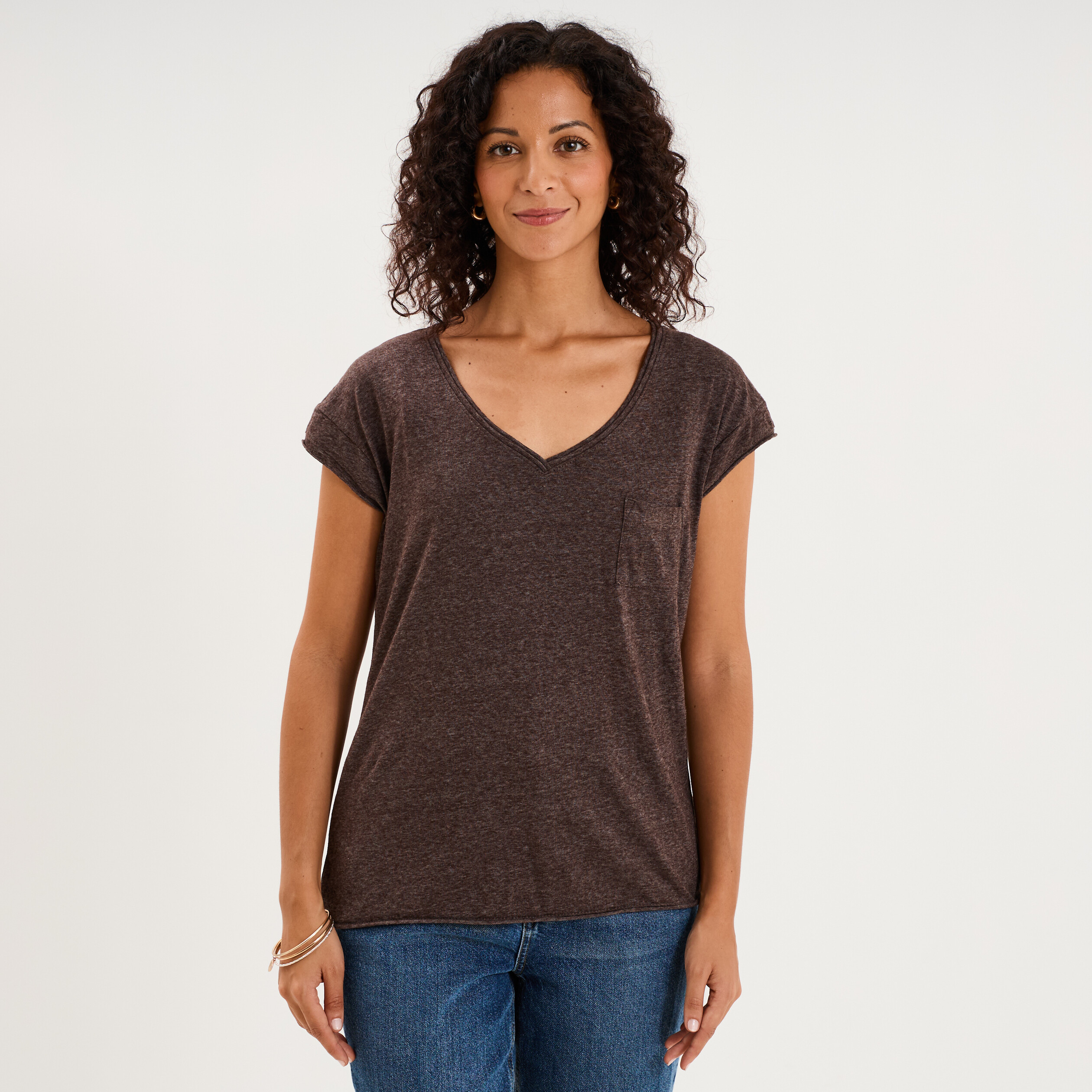 T-shirt col v poche poitrine marron fonc&eacute; femme