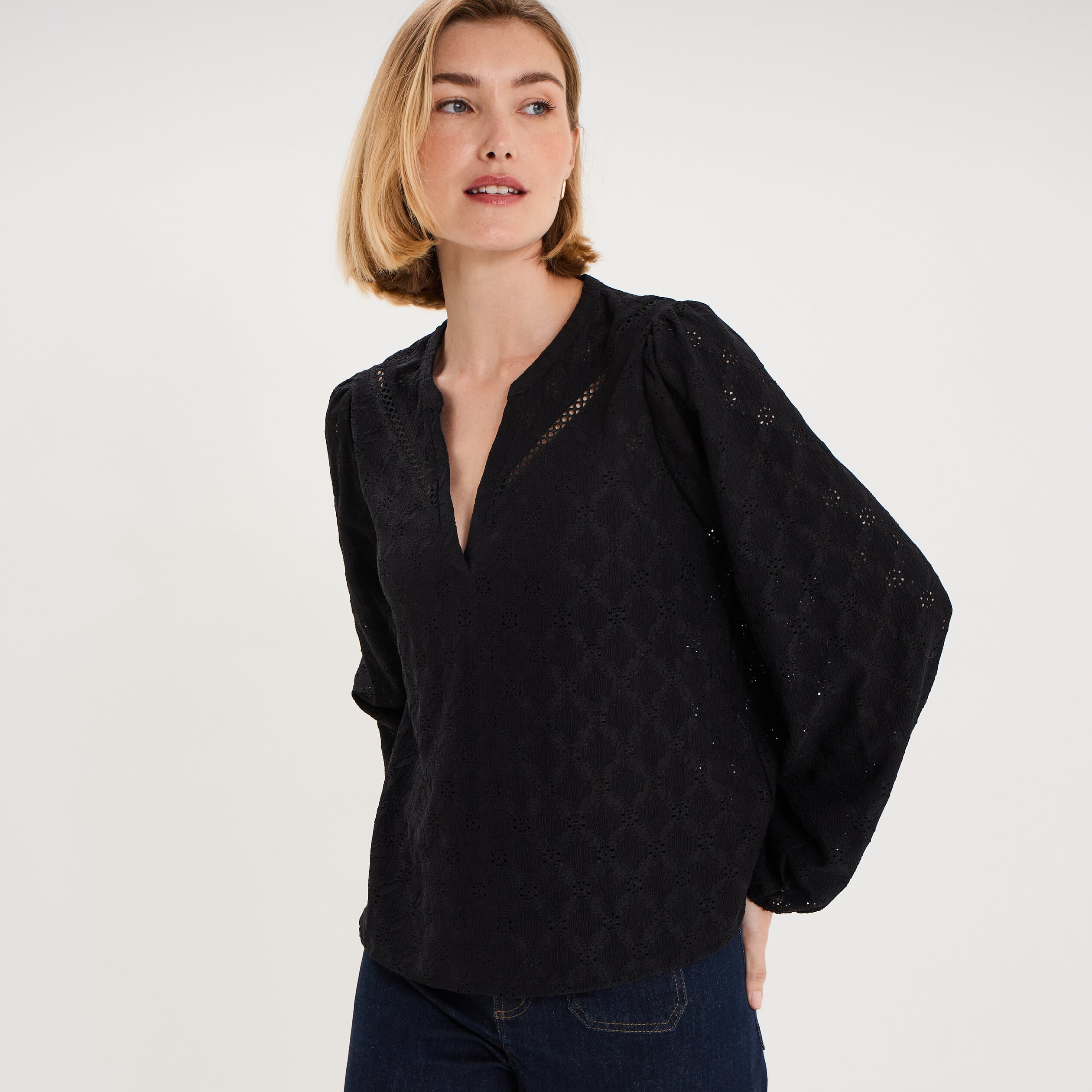 Blouse broderie anglaise col tunisien noir femme