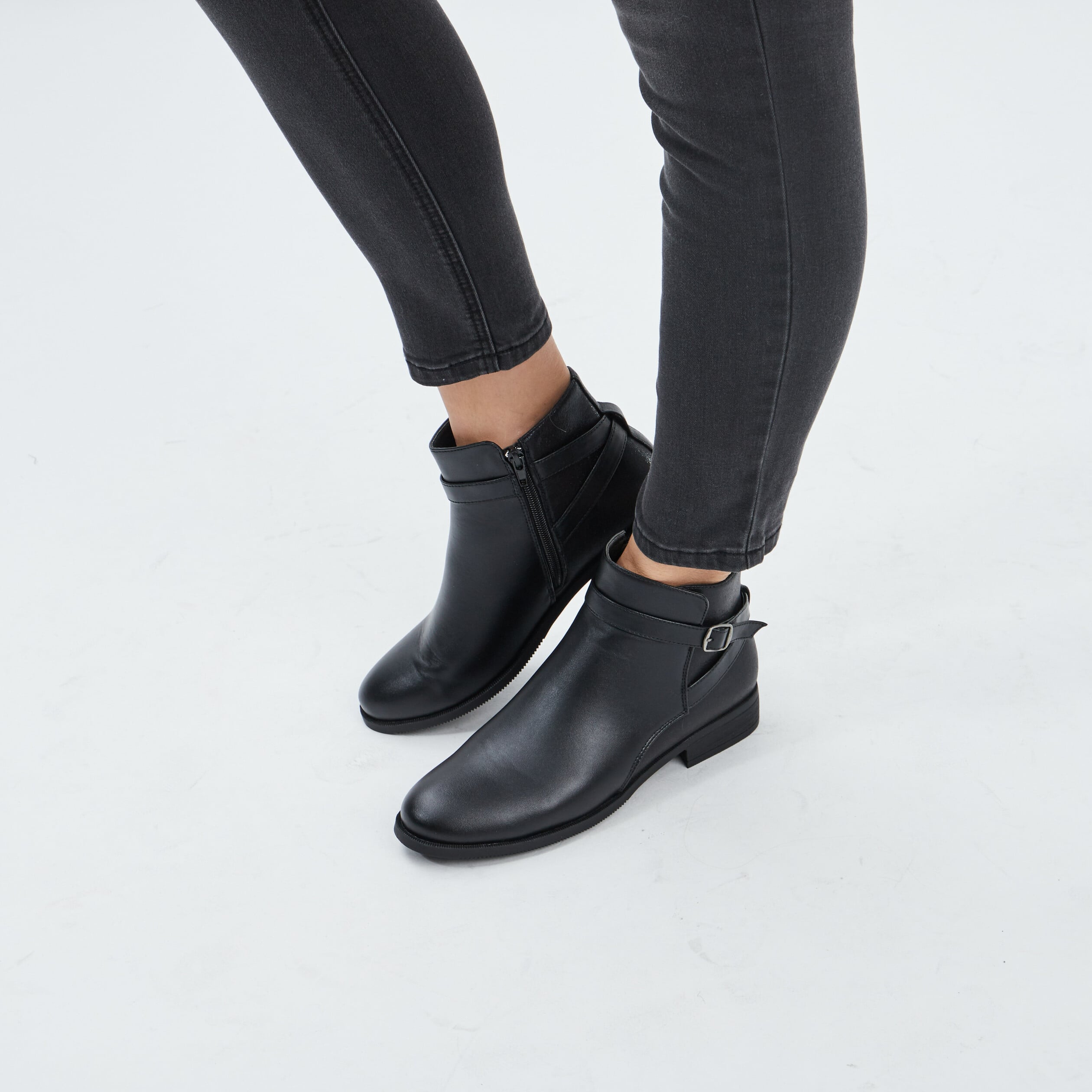 Bottines avec brides noir femme