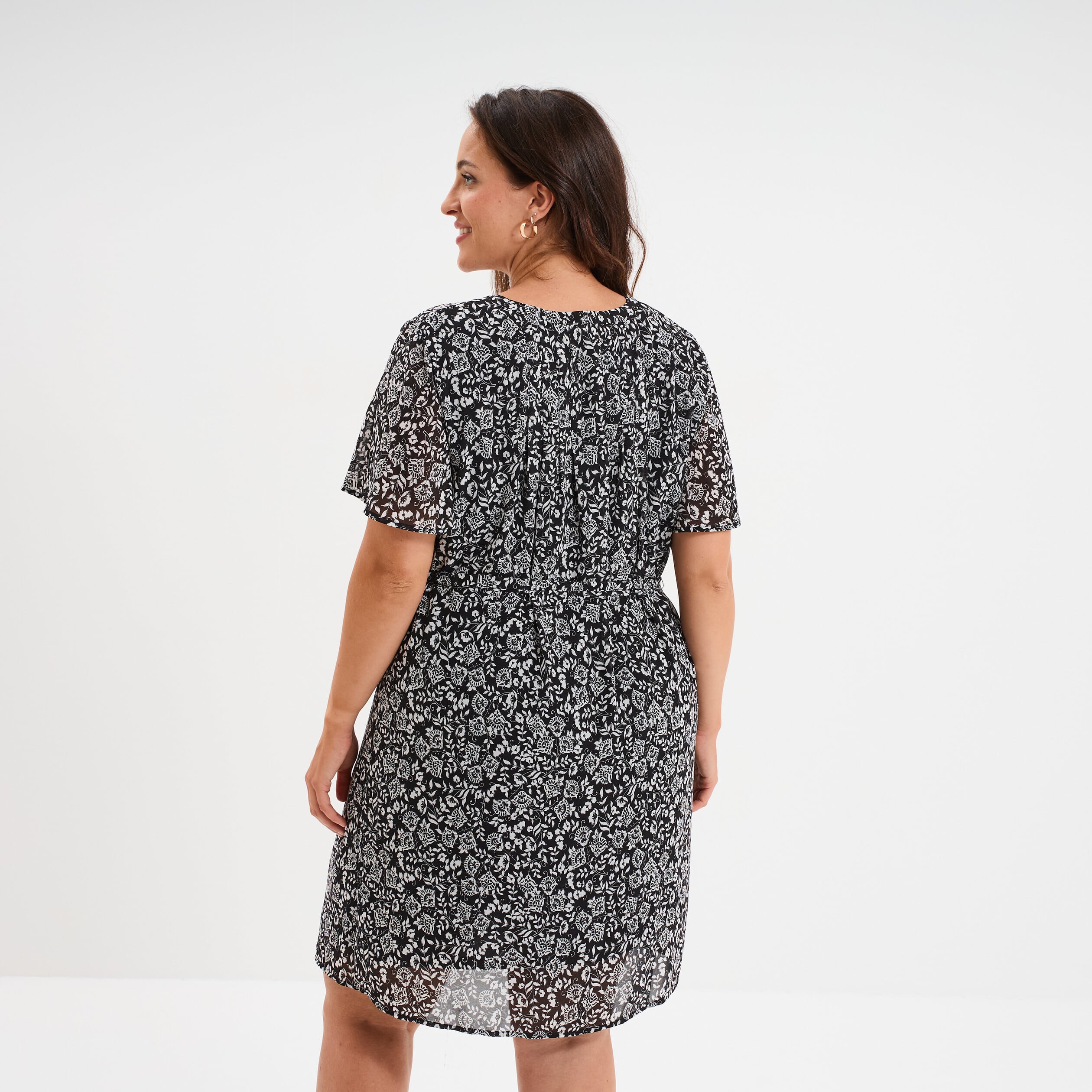 Robe courte col tunisien manches courtes noir femme grande taille