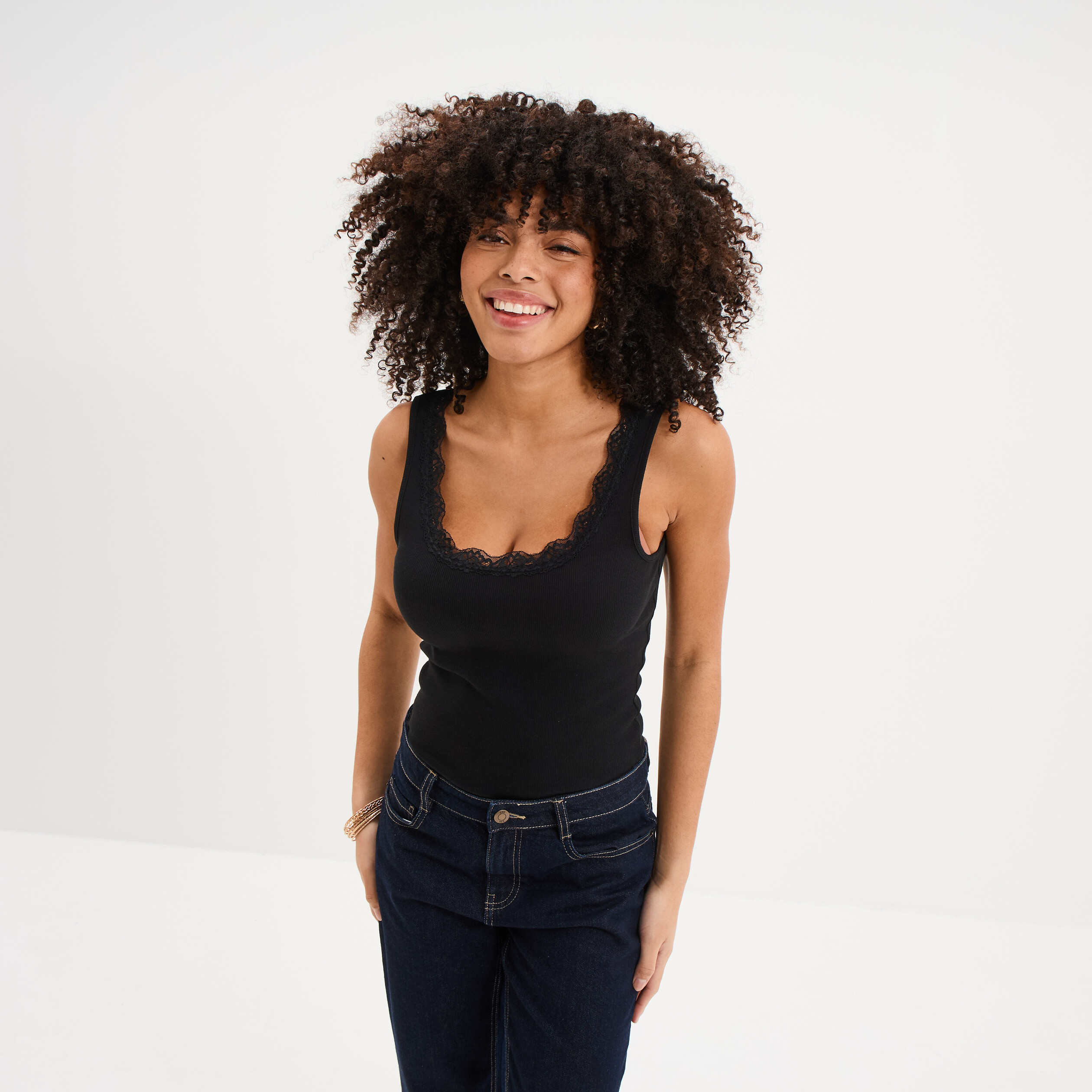 D&eacute;bardeur c&ocirc;tel&eacute; encolure dentelle noir femme