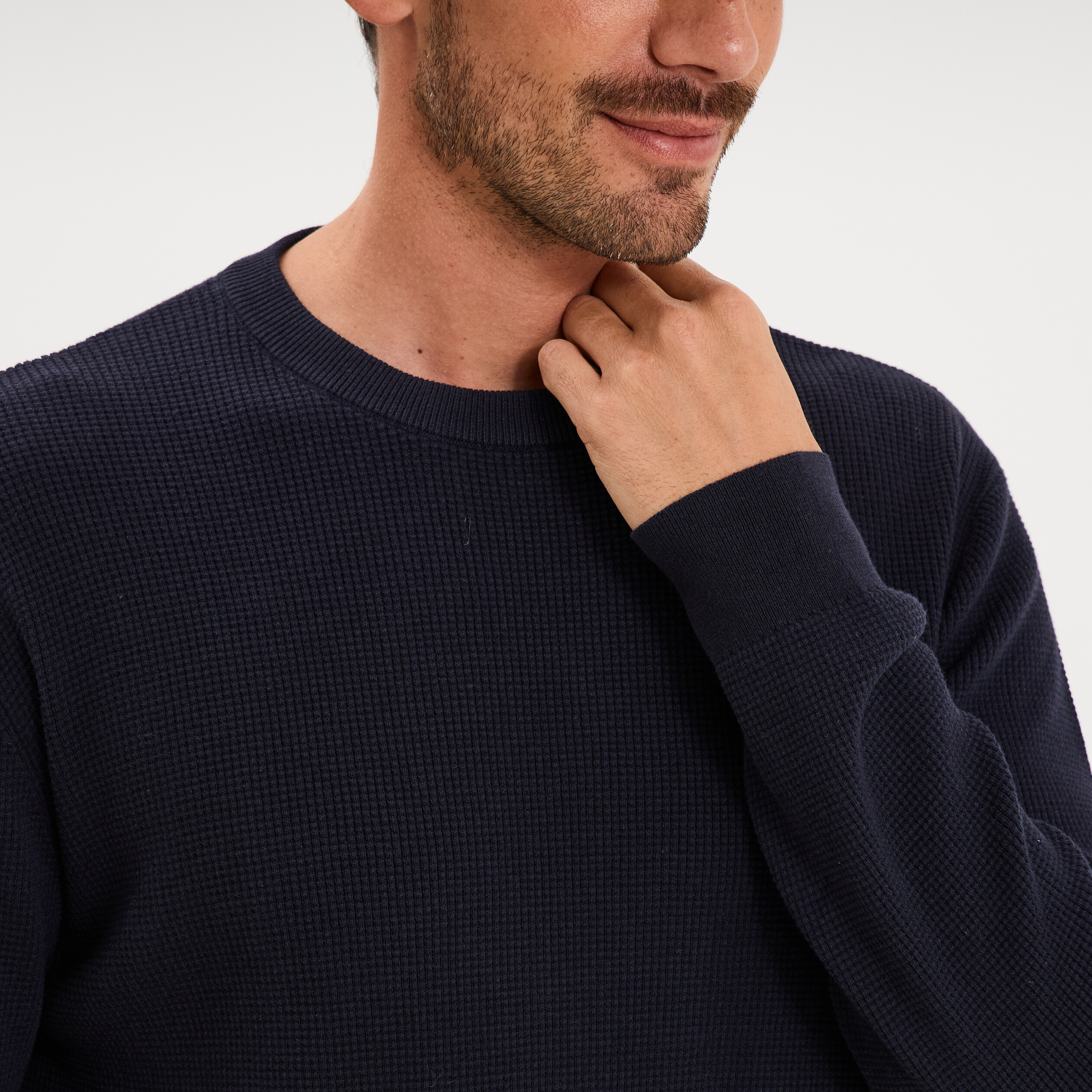 Pull en maille textur&eacute;e col rond bleu marine homme