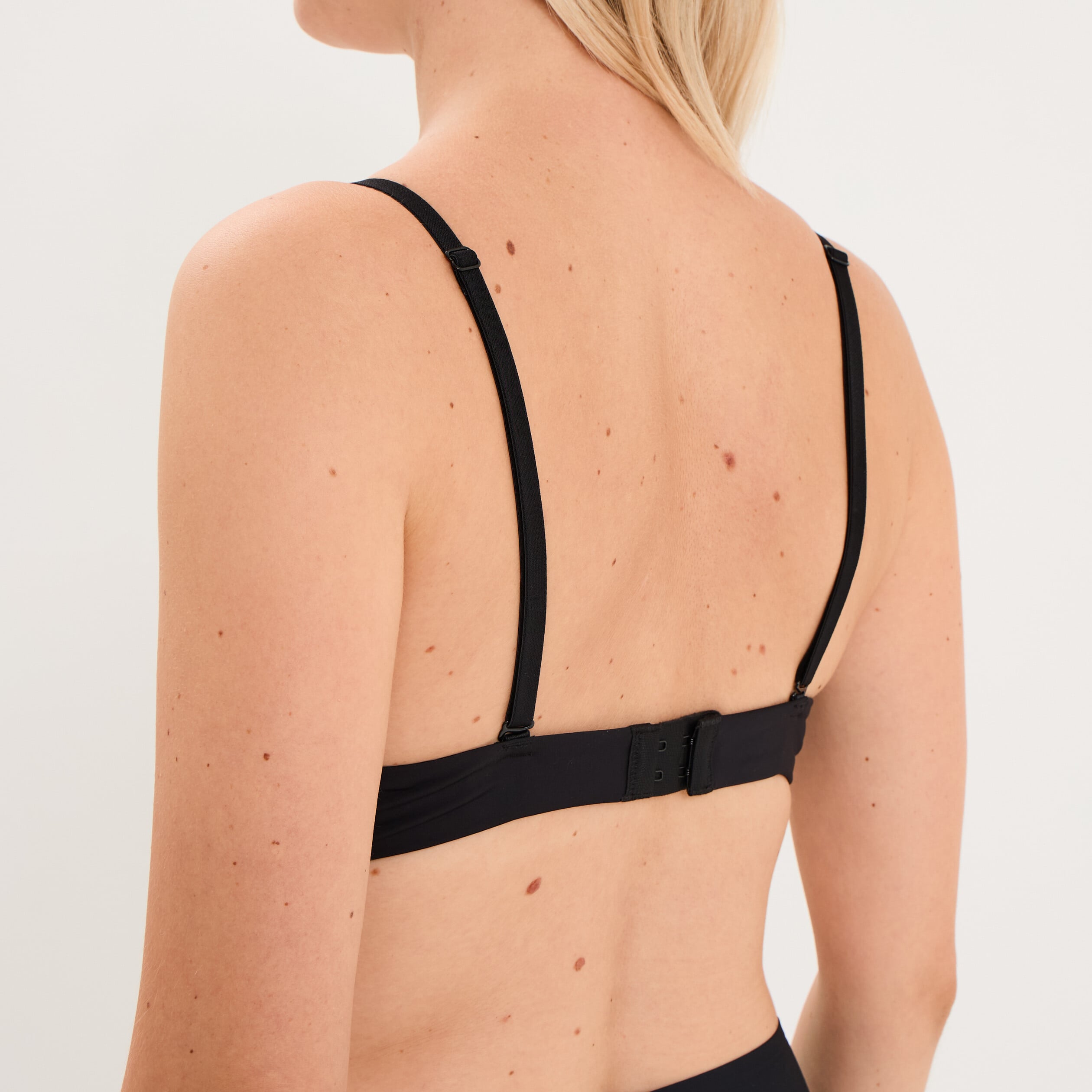 Soutien-gorge triangle bretelles fines noir femme