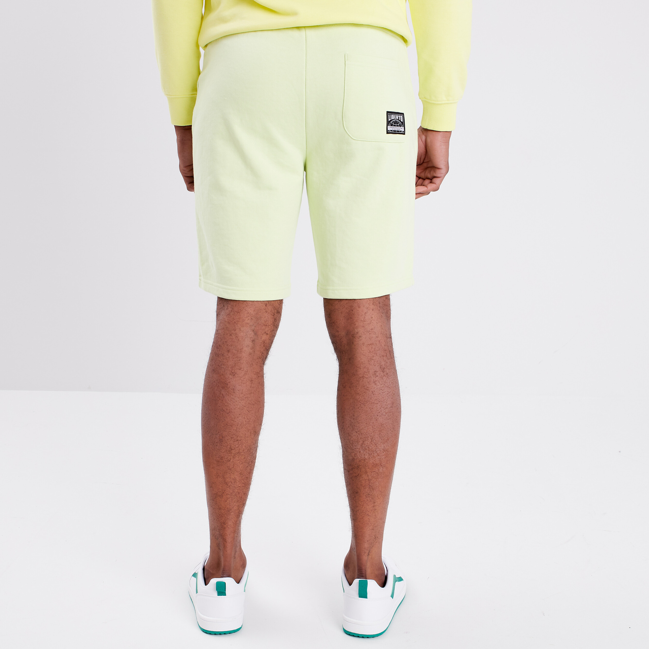 short jogging droit avec poches zippees vert homme Short jogging droit avec poches zippées vert homme