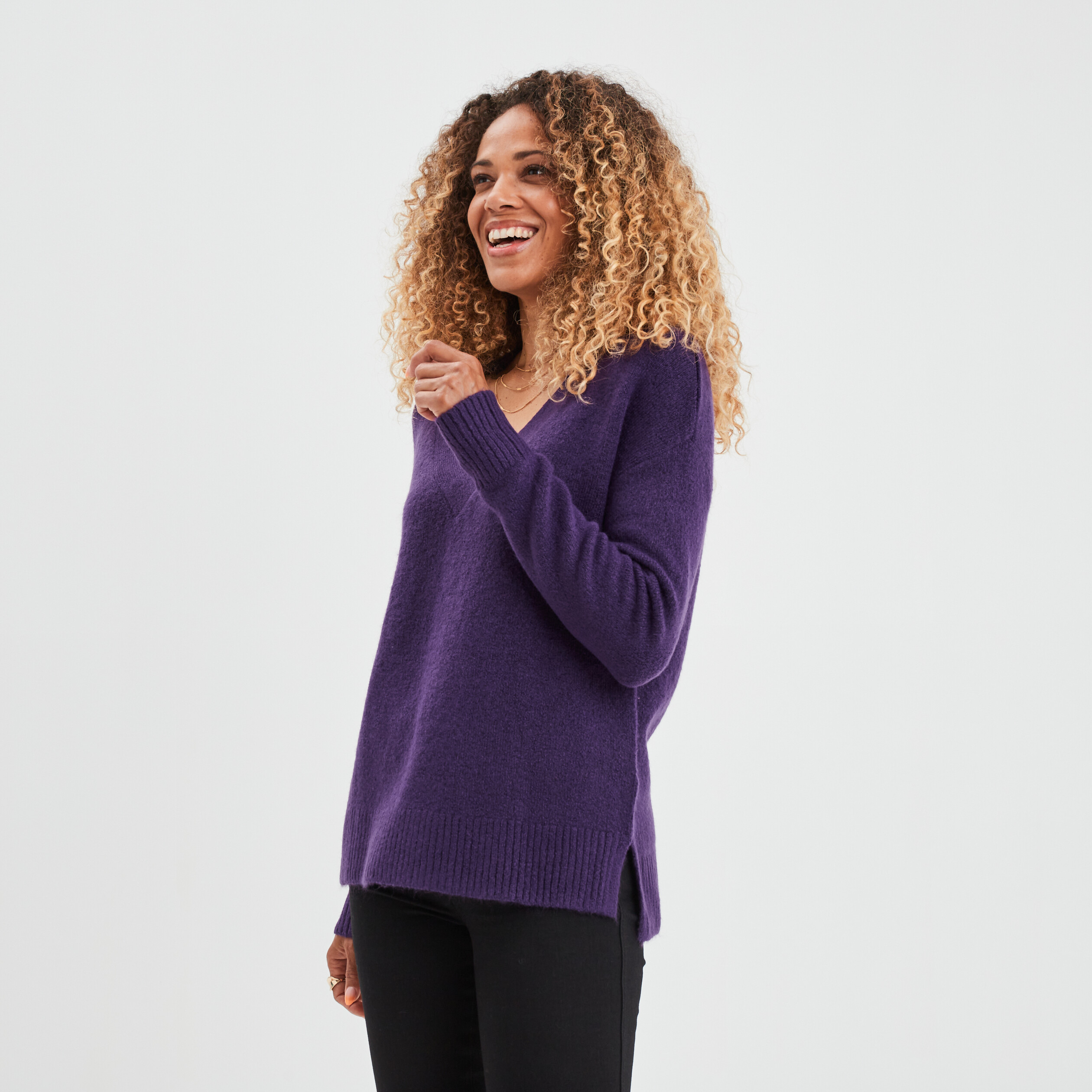 pull droit ample col v fentes aux cotes violet fonce femme Pull droit ample col V fentes aux côtés violet foncé femme