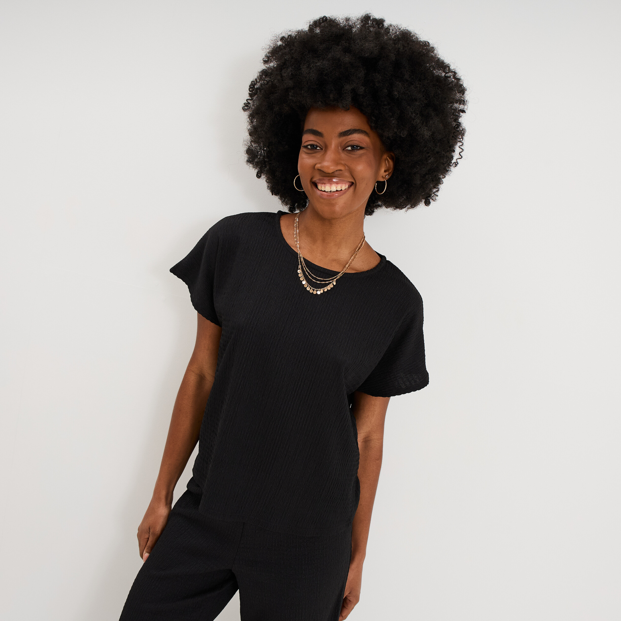 T-shirt gaufr&eacute; col rond manches courtes noir femme