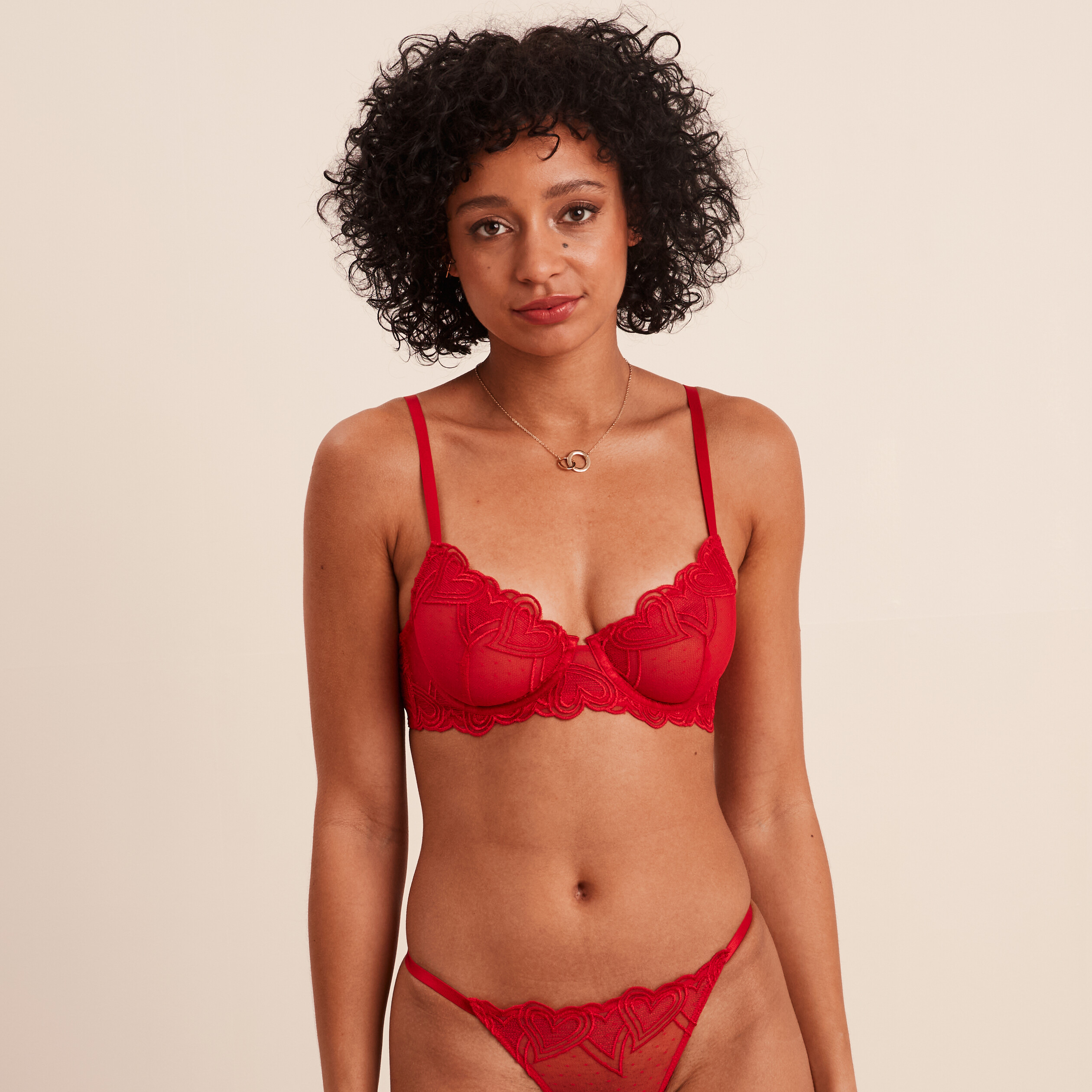 soutien gorge corbeille broderie rouge femme Soutien-gorge corbeille broderie rouge femme