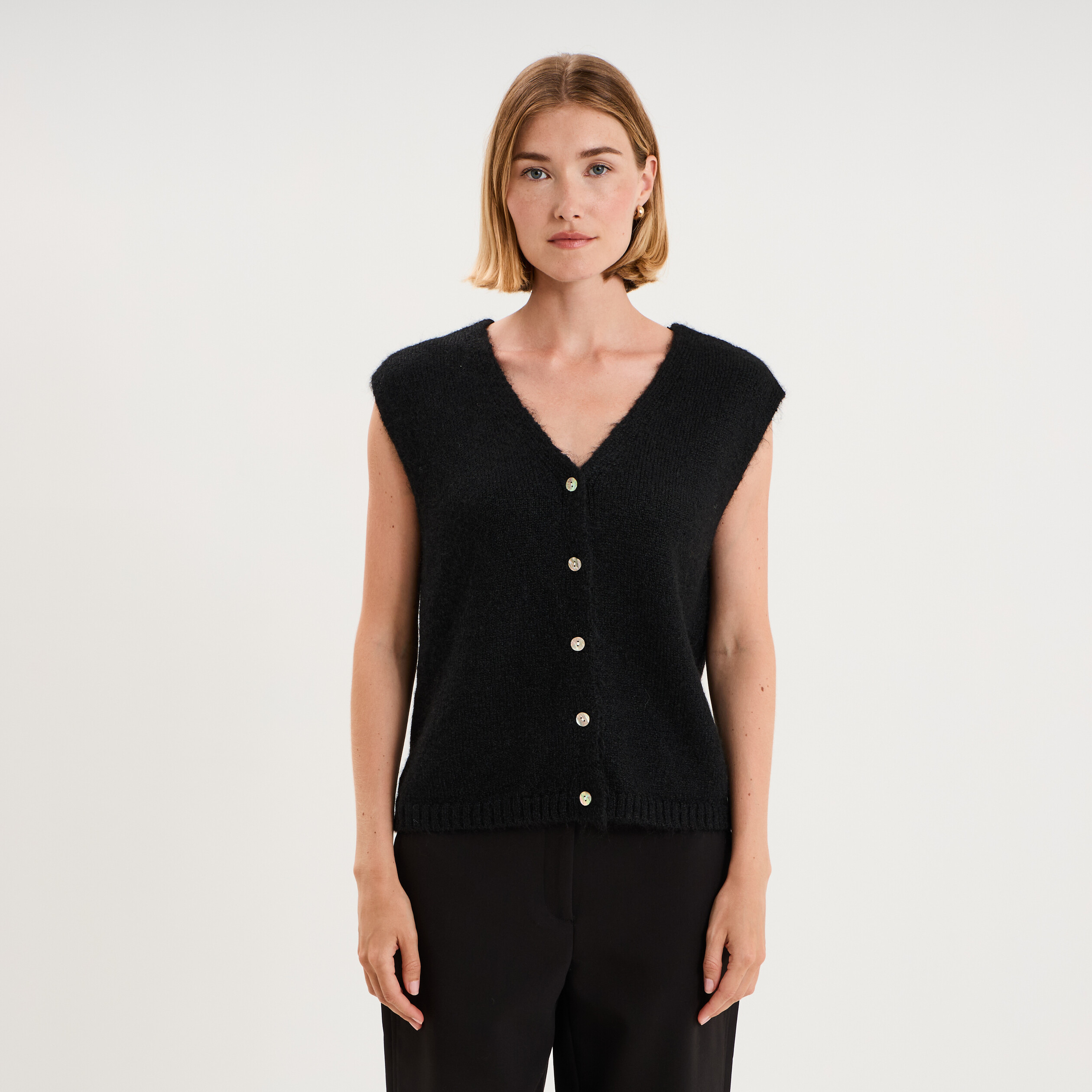 Gilet sans manches col V boutonn&eacute; noir femme