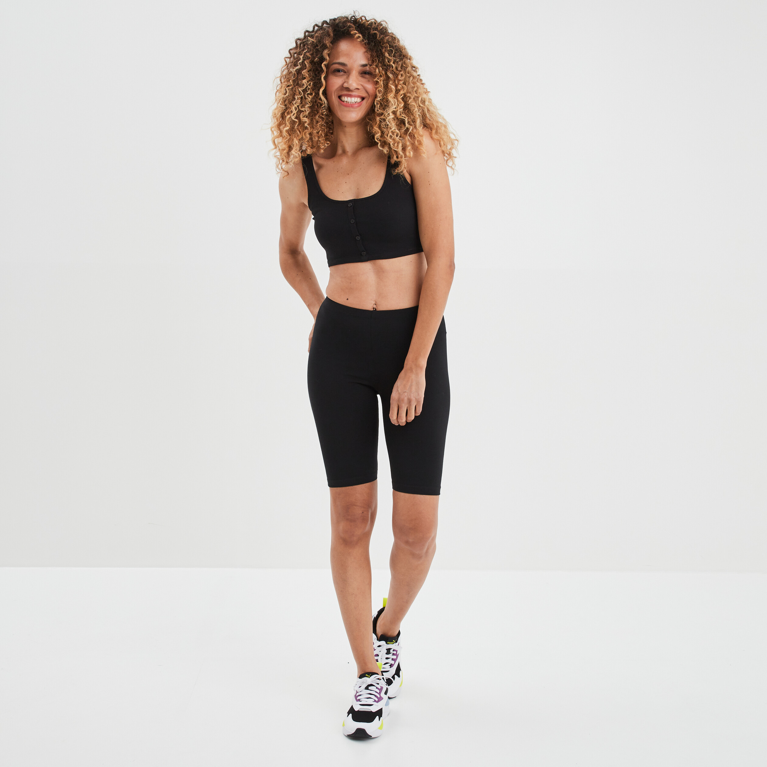 Short cycliste ajust noir femme