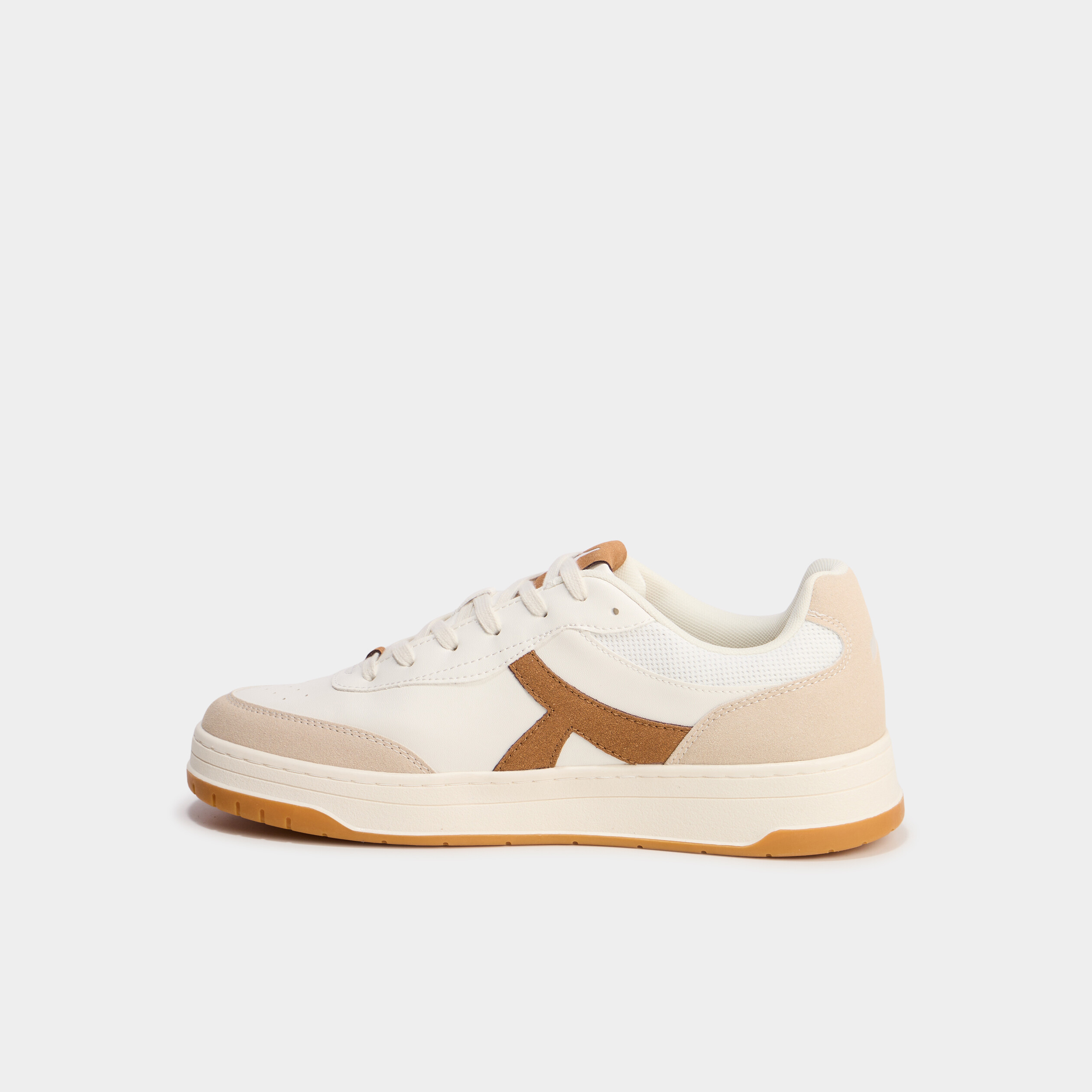 Tennis basses &agrave; lacets semelle plate marron clair homme