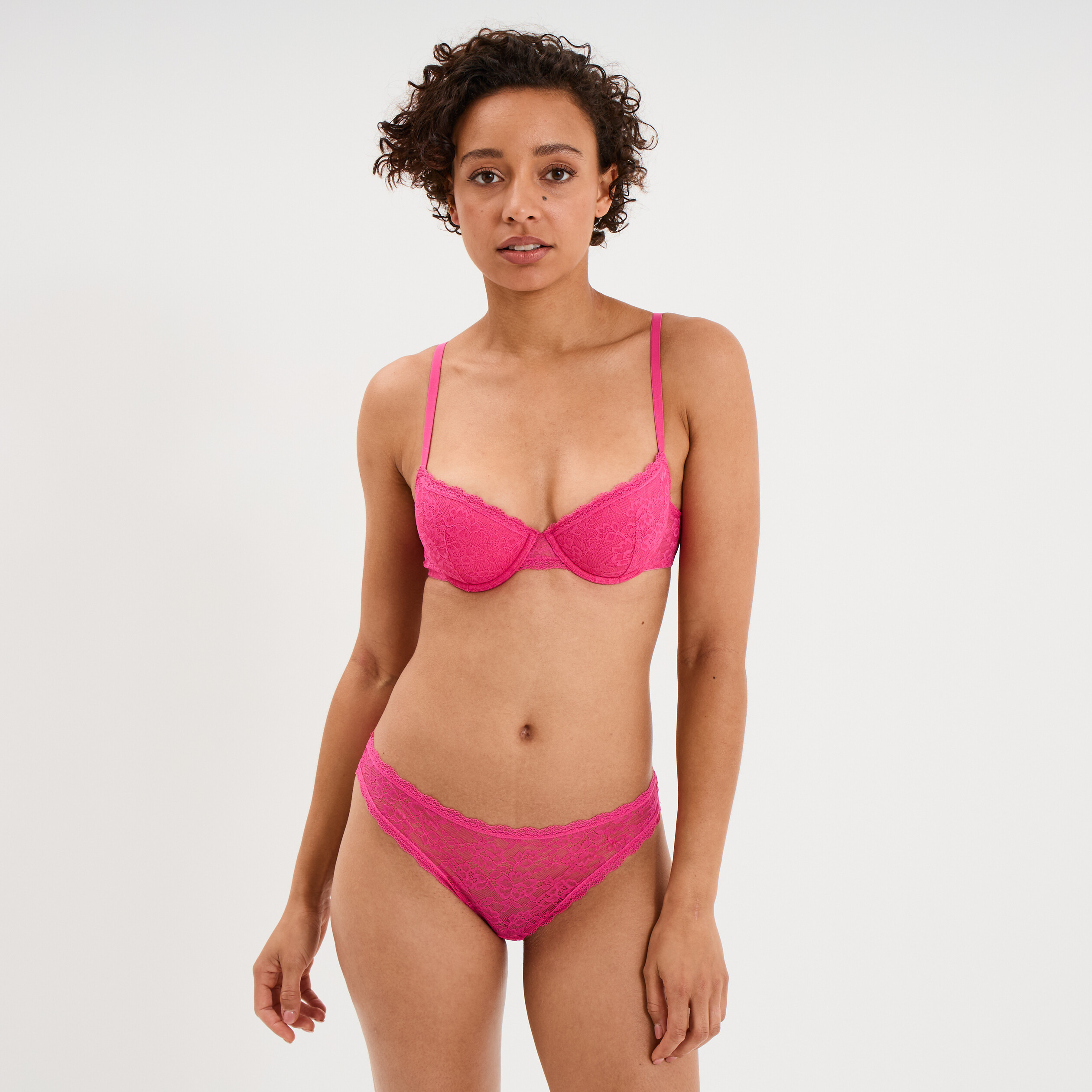 Soutien-gorge corbeille padd&eacute; dentelle rose fushia femme