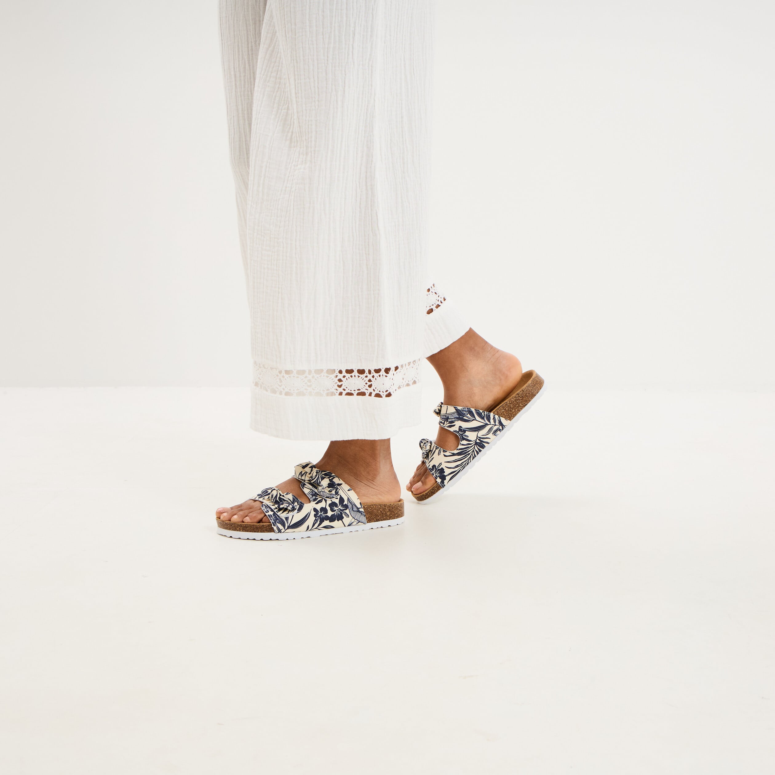 Mules brides &agrave; scratchs bleu femme