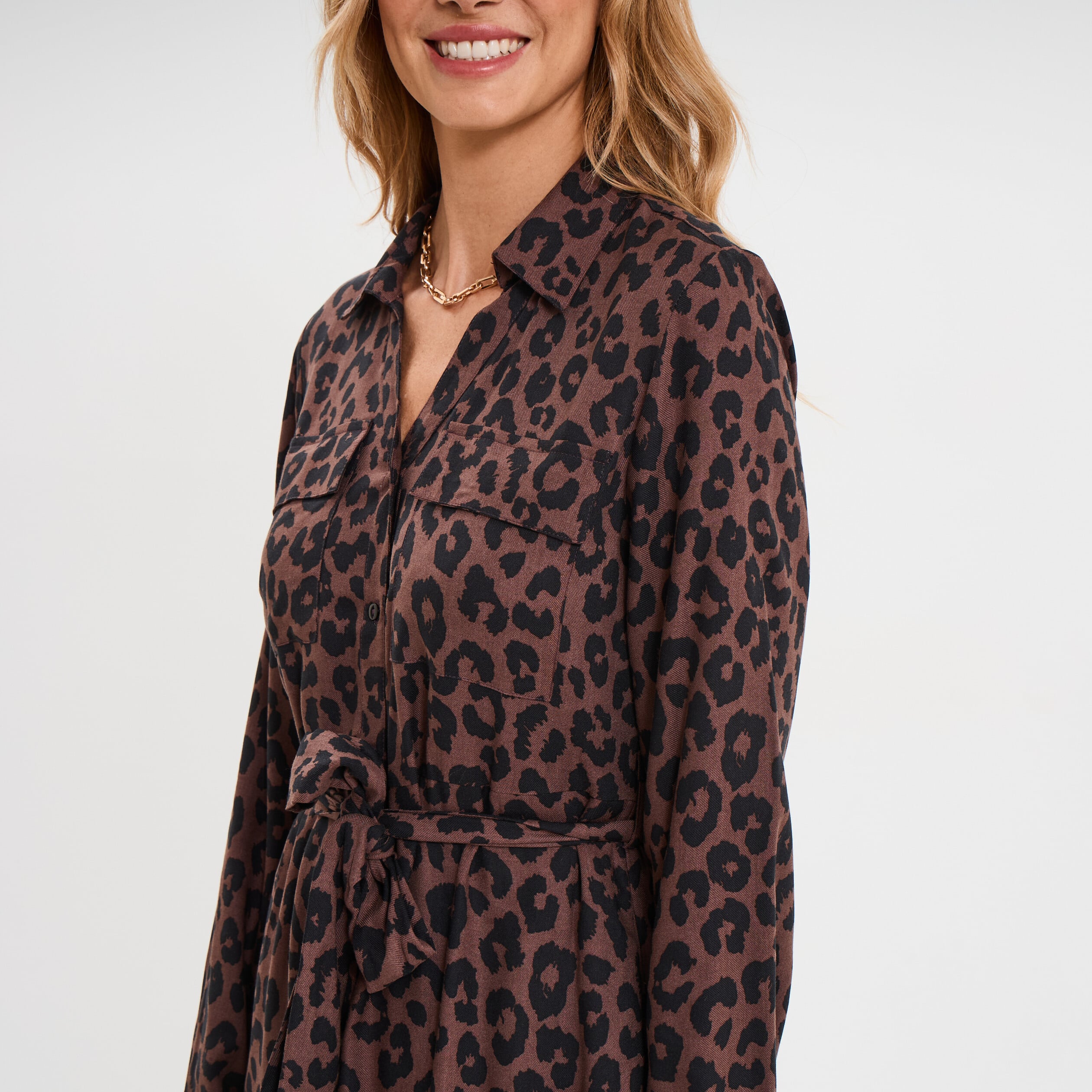 Robe chemise longue ceintur&eacute;e marron fonc&eacute; femme