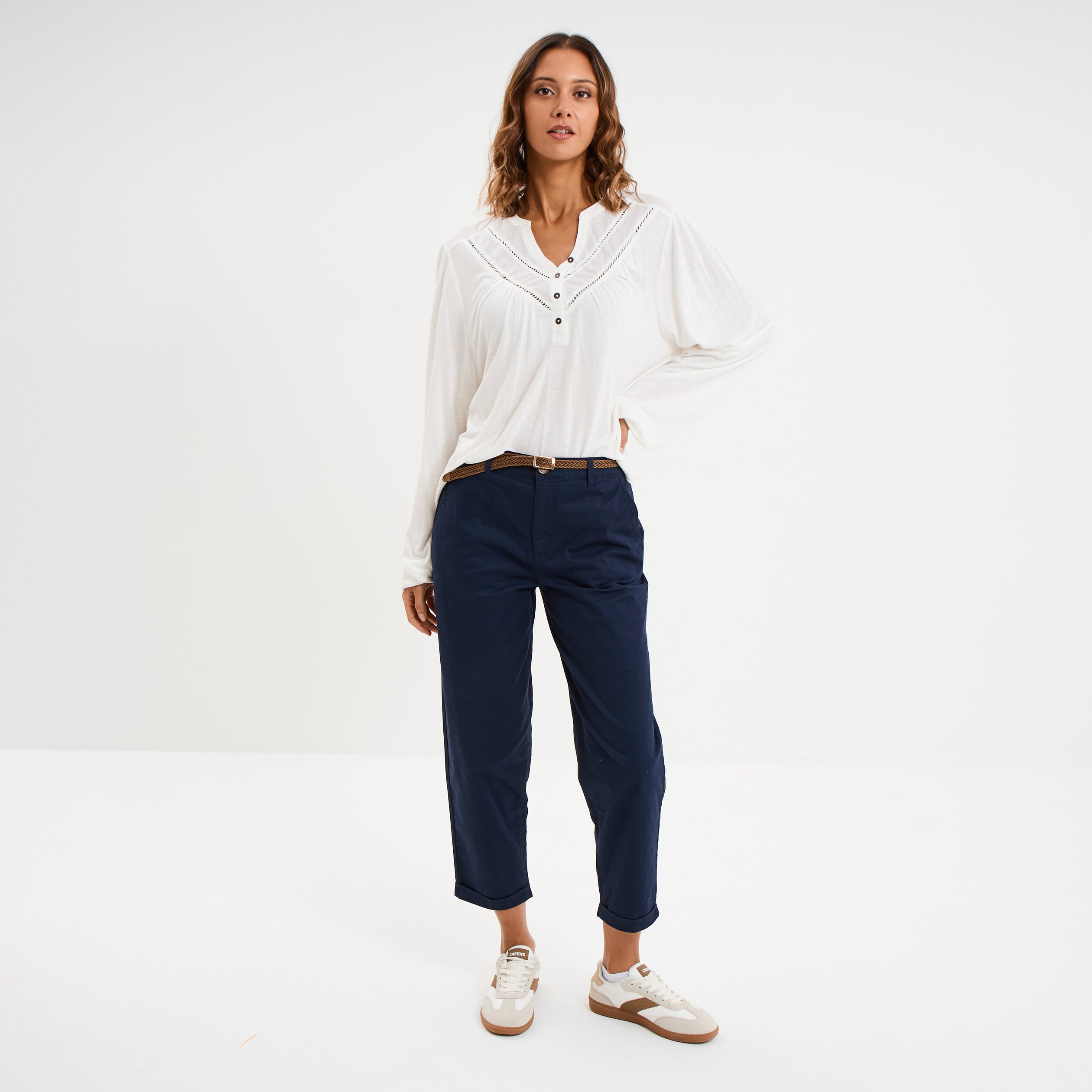 Pantalon chino regular ceinture tress&eacute;e bleu marine femme