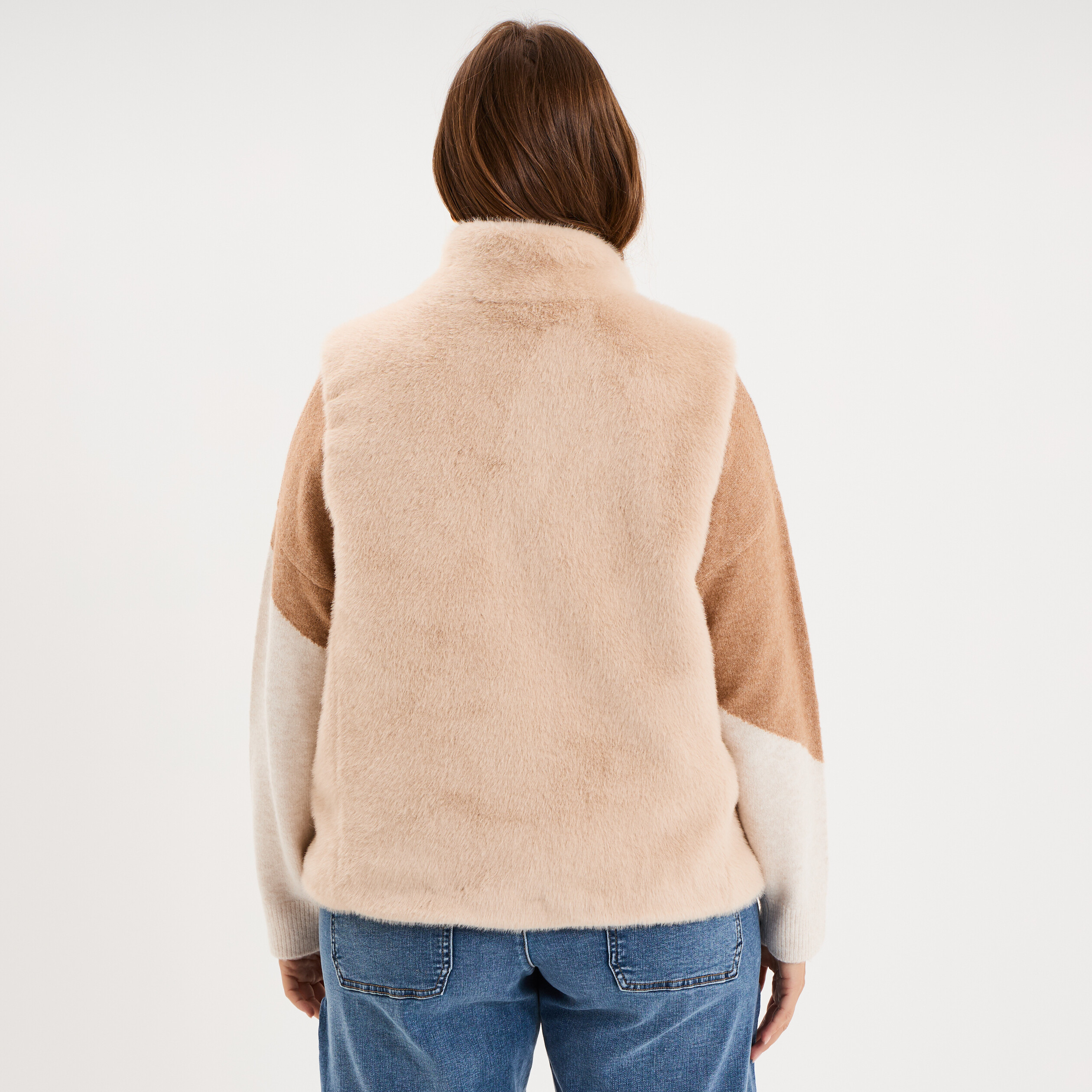 Gilet fausse fourrure col montant zipp&eacute; beige femme grande taille