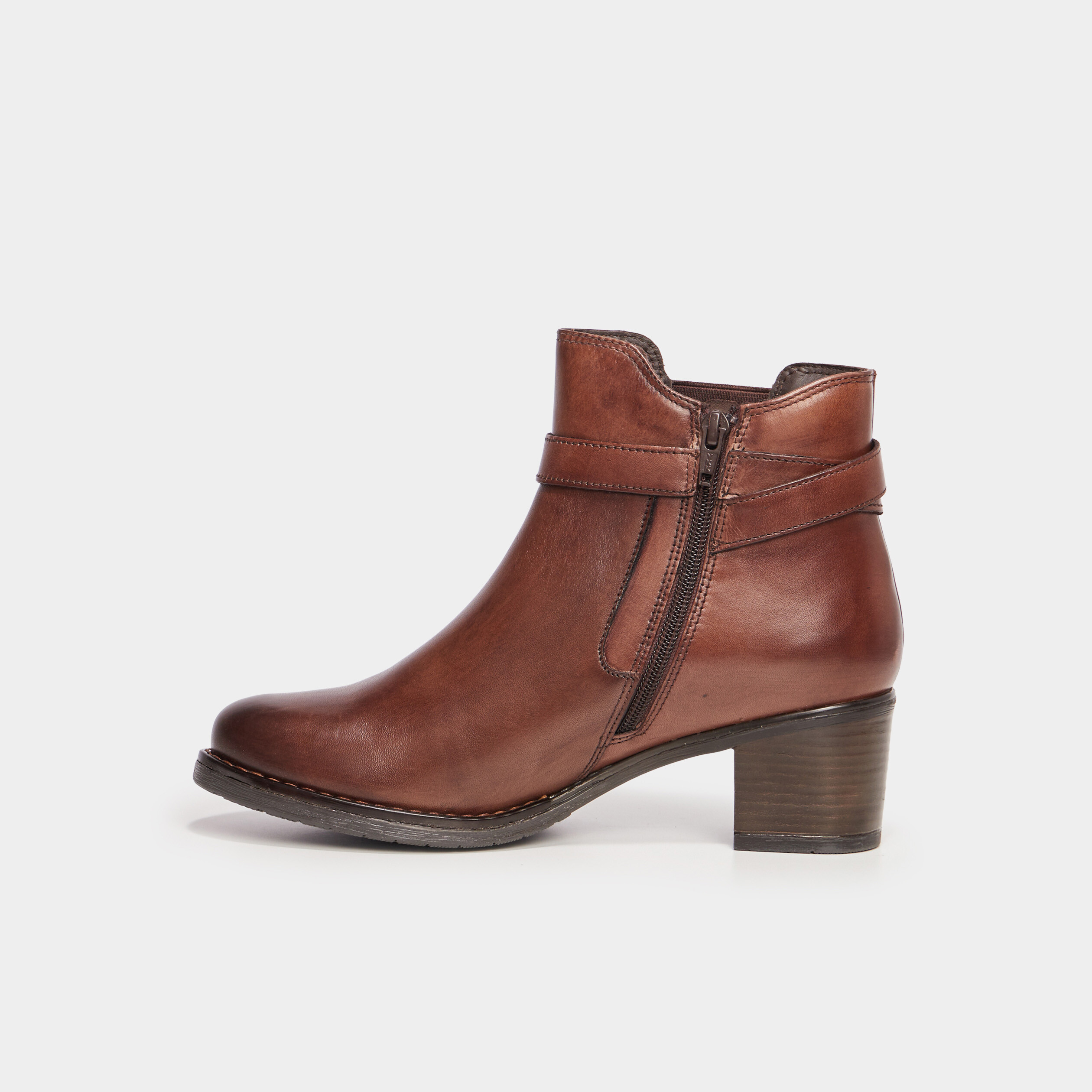 Bottines avec boucles en cuir marron femme