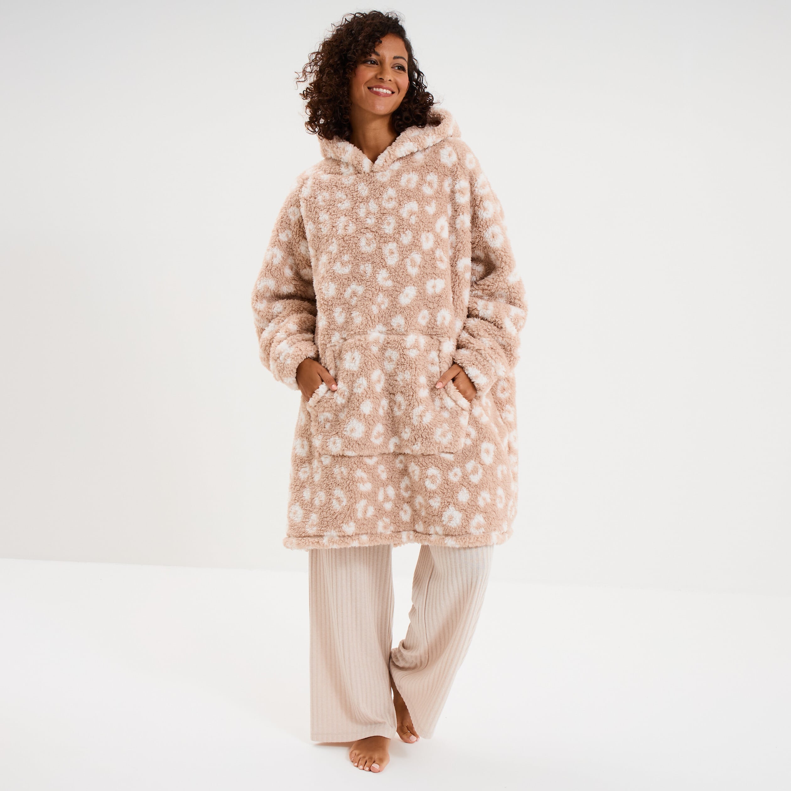 Poncho plaid effet polaire &agrave; capuche rose poudr&eacute;e femme