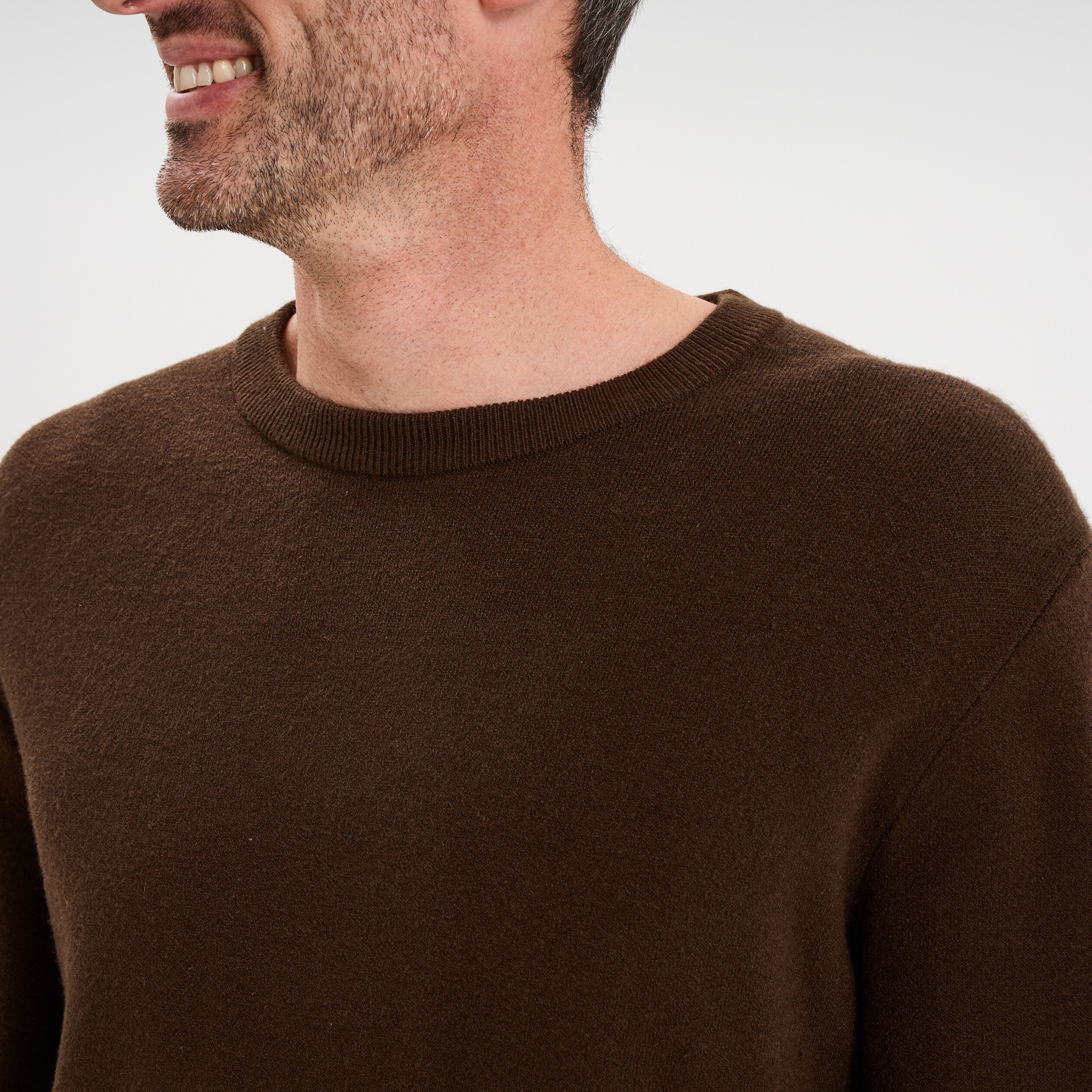 Pull col rond manches longues marron fonc&eacute; homme