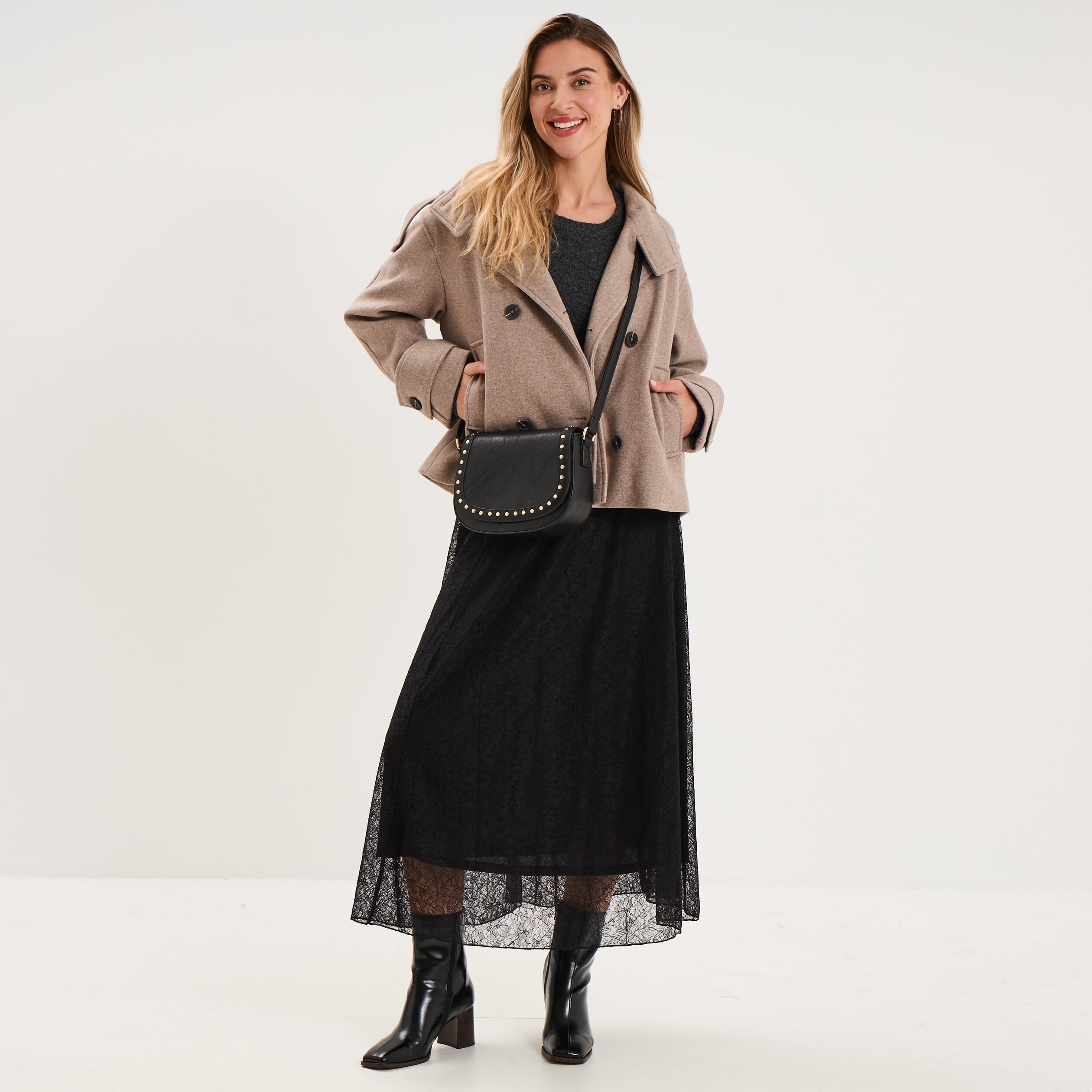 Manteau court boutonn&eacute; beige femme