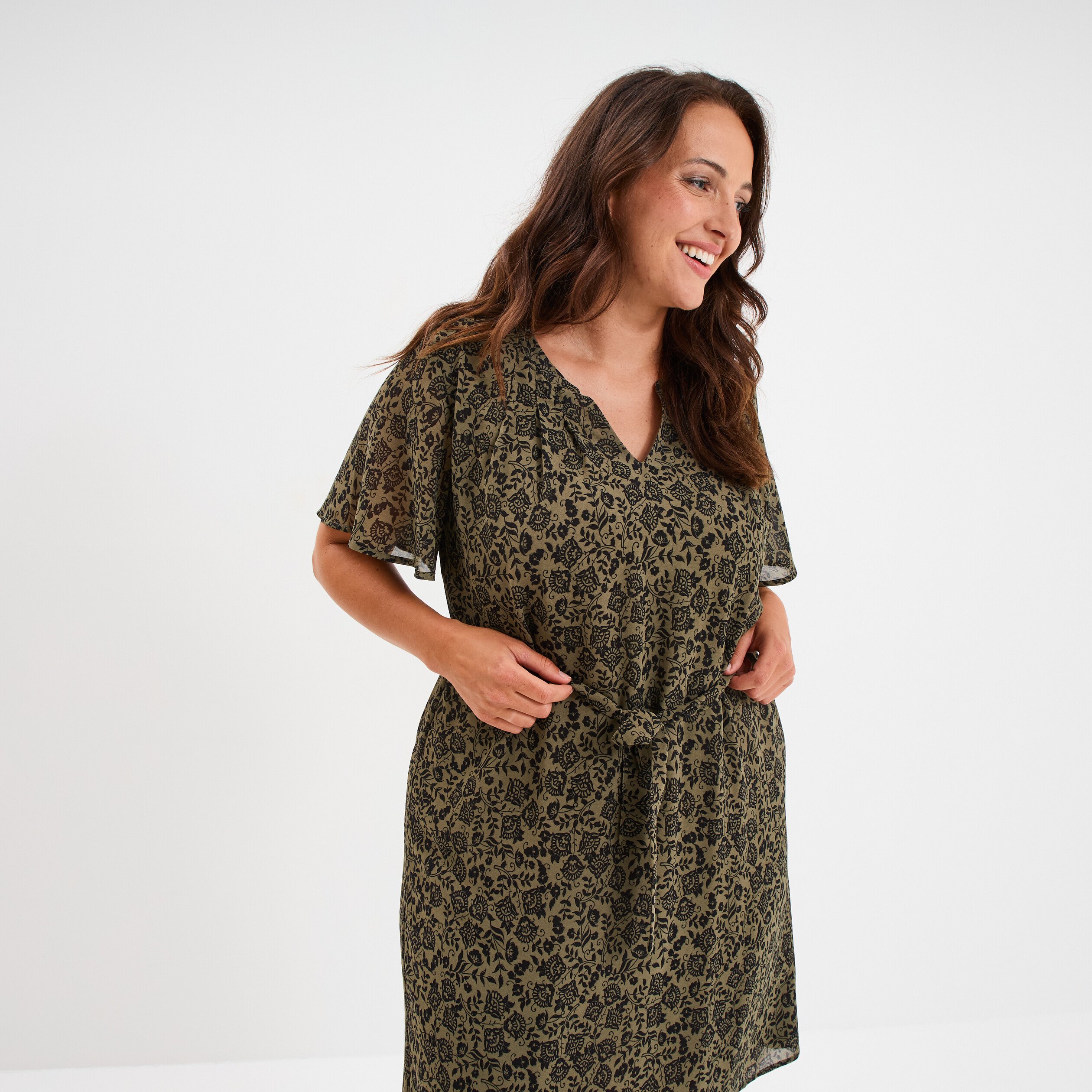 robe col tunisien manches courtes vert kaki femmegt Robe col tunisien manches courtes vert kaki femme grande taille