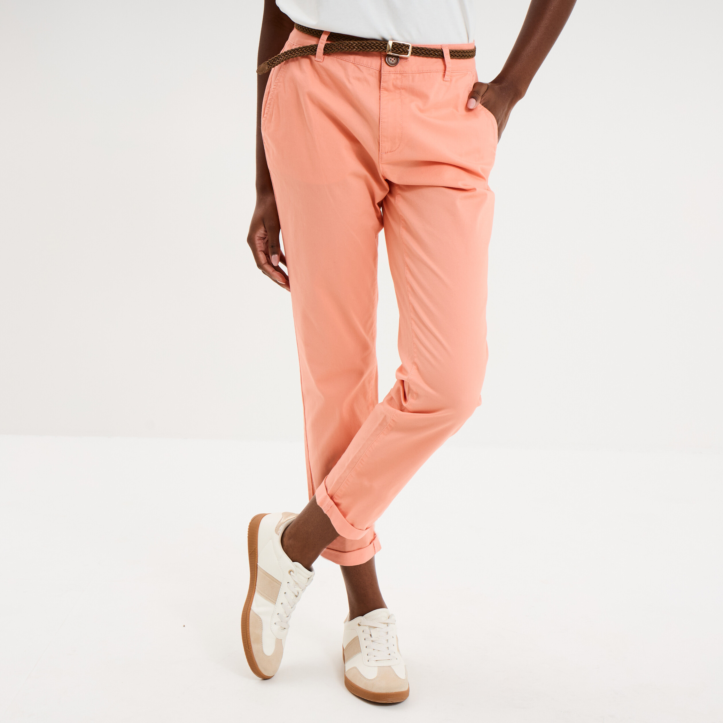 Pantalon chino 7/8&egrave;me ceinture tress&eacute;e orange corail femme