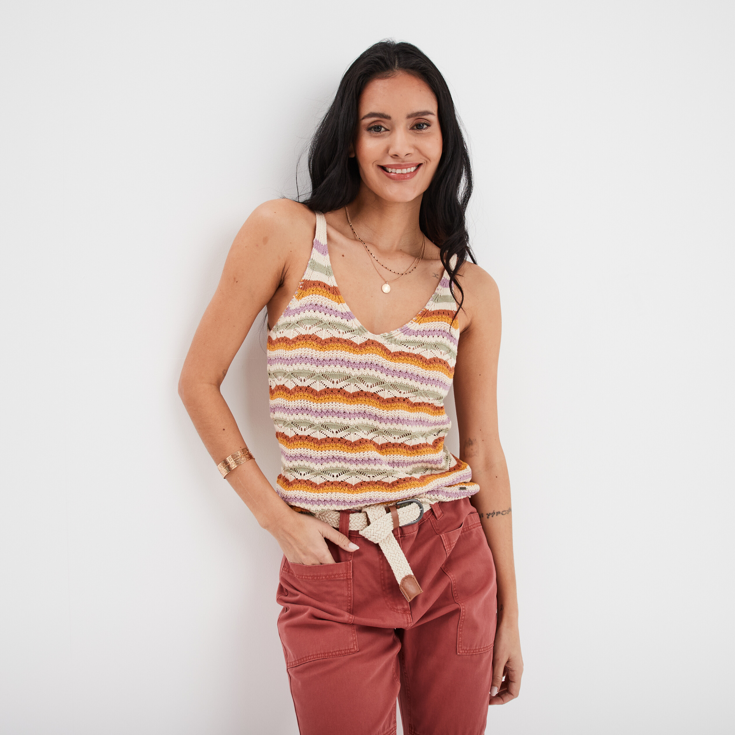 debardeur tricot ajoure col en v blanc femme Débardeur tricot ajouré col en V blanc femme