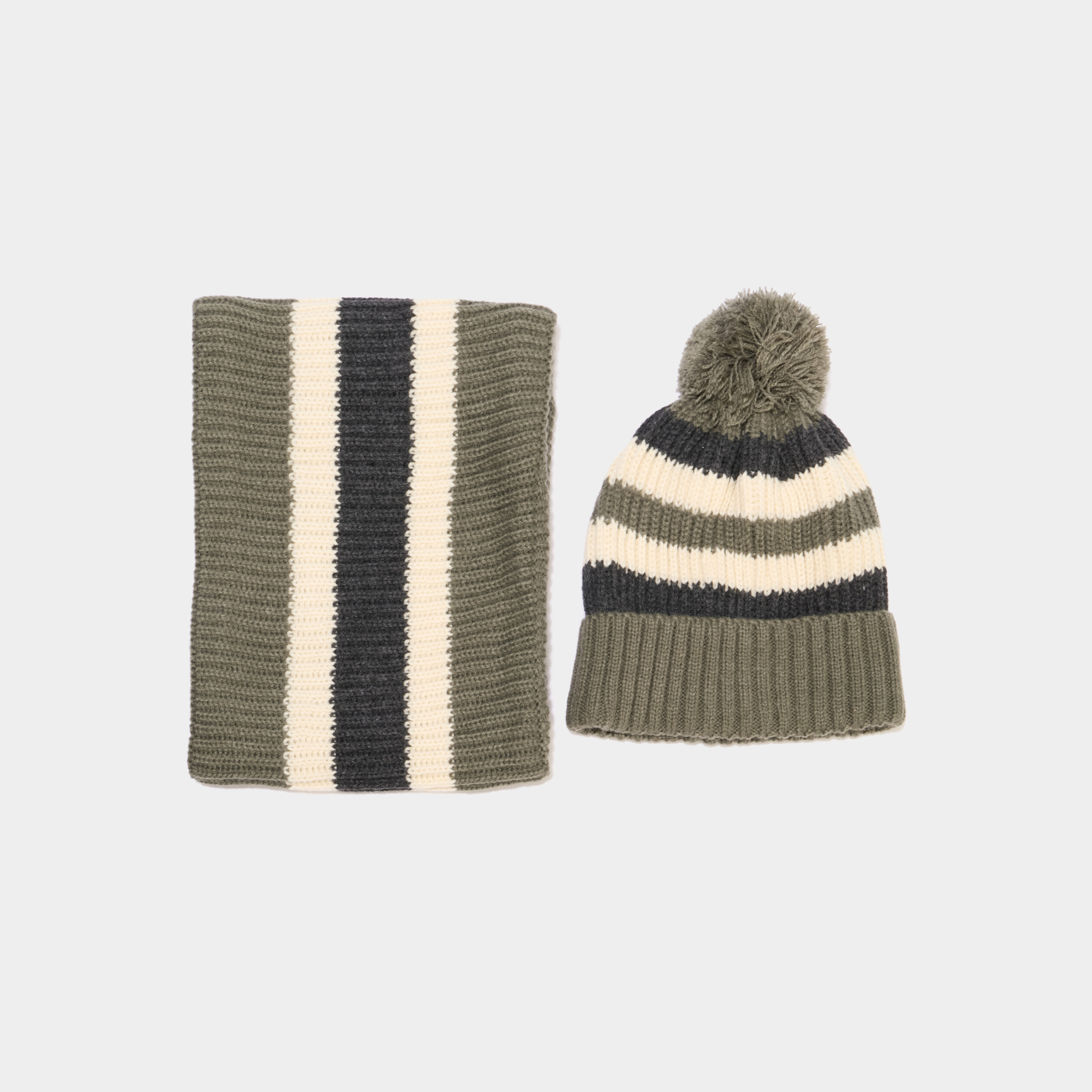 Ensemble tour de cou et bonnet vert kaki gar&ccedil;on