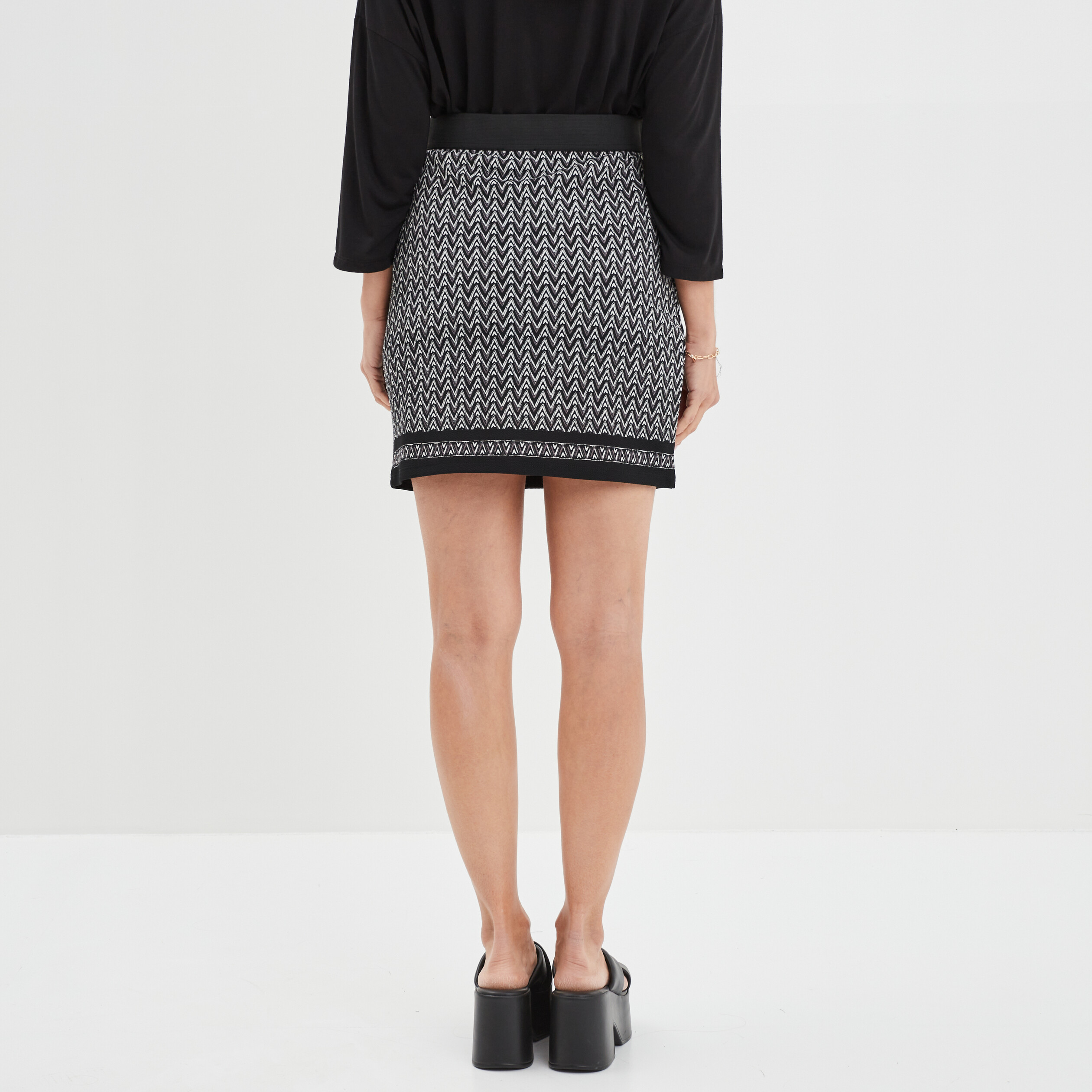 jupe courte droite taille elastiquee noir femme Jupe courte droite taille élastiquée noir femme