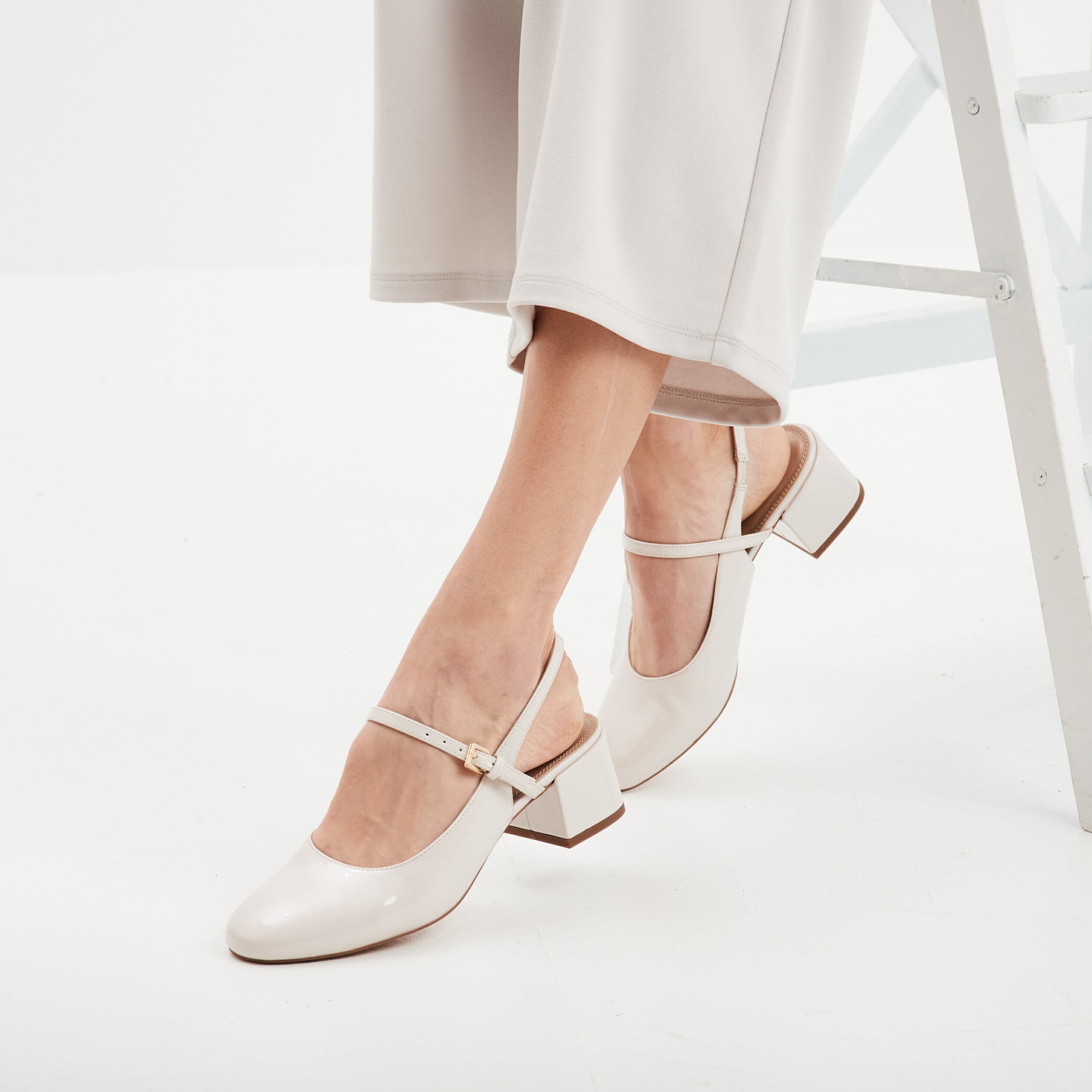 Ballerines &agrave; talons vernies blanc femme