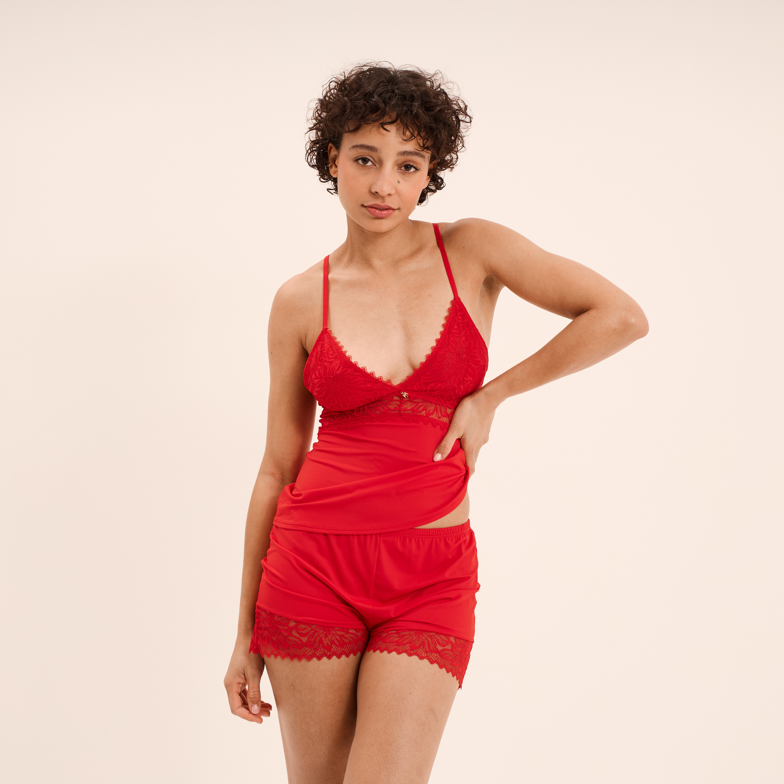 Ensemble pyjama short dentelle 2 pi&egrave;ces rouge femme