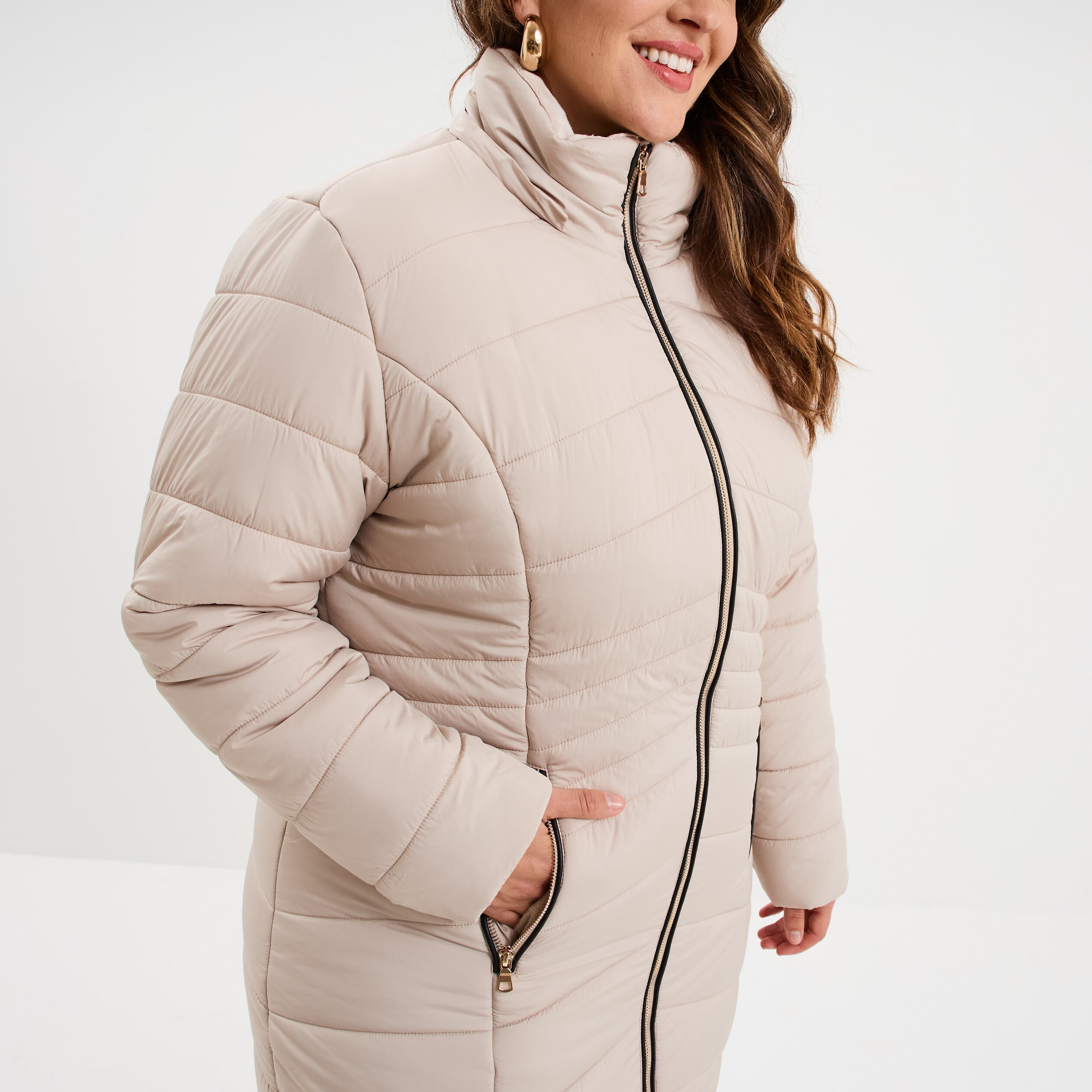 Doudoune longue &agrave; capuche beige femme grande taille