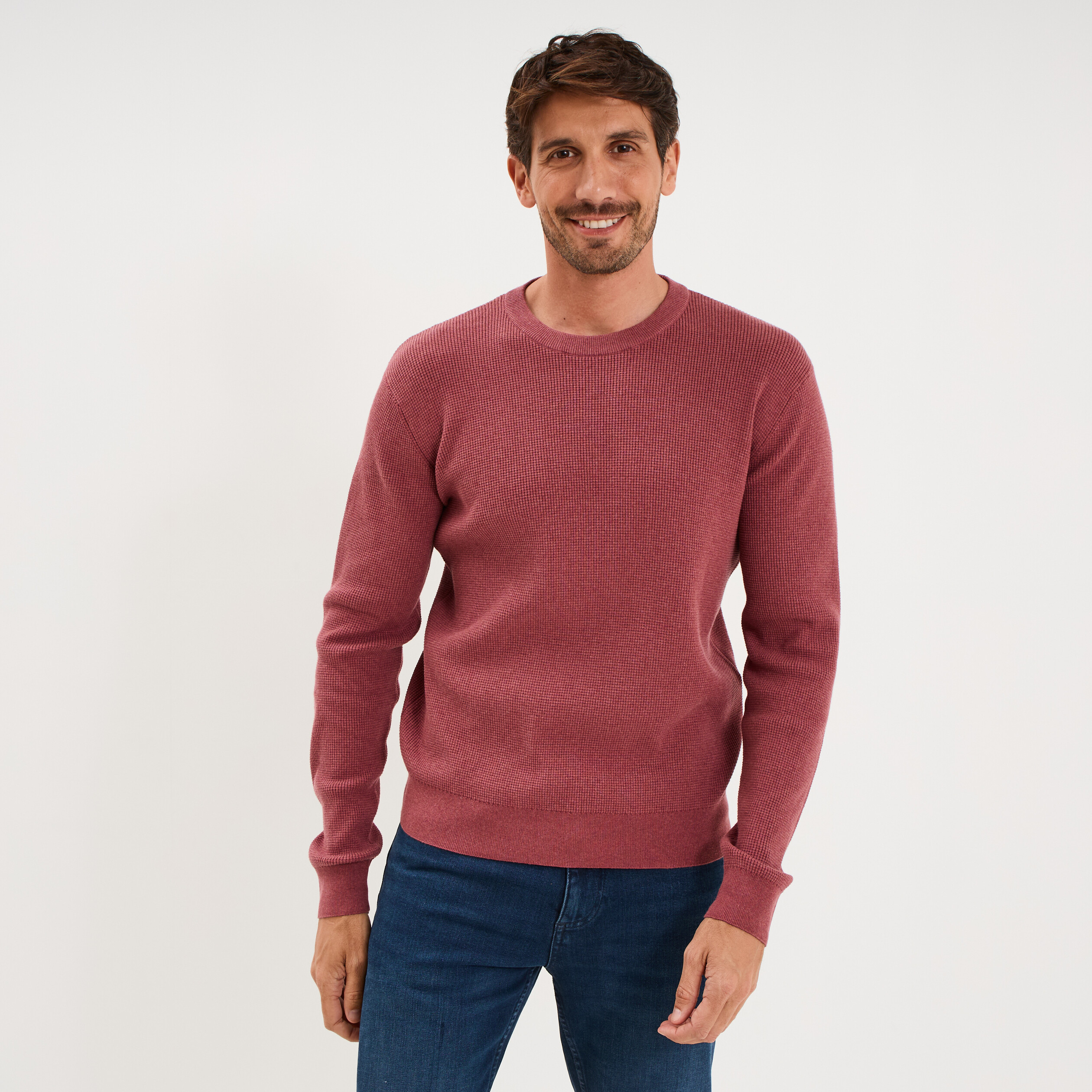 Pull en maille textur&eacute;e col rond vieux rose homme