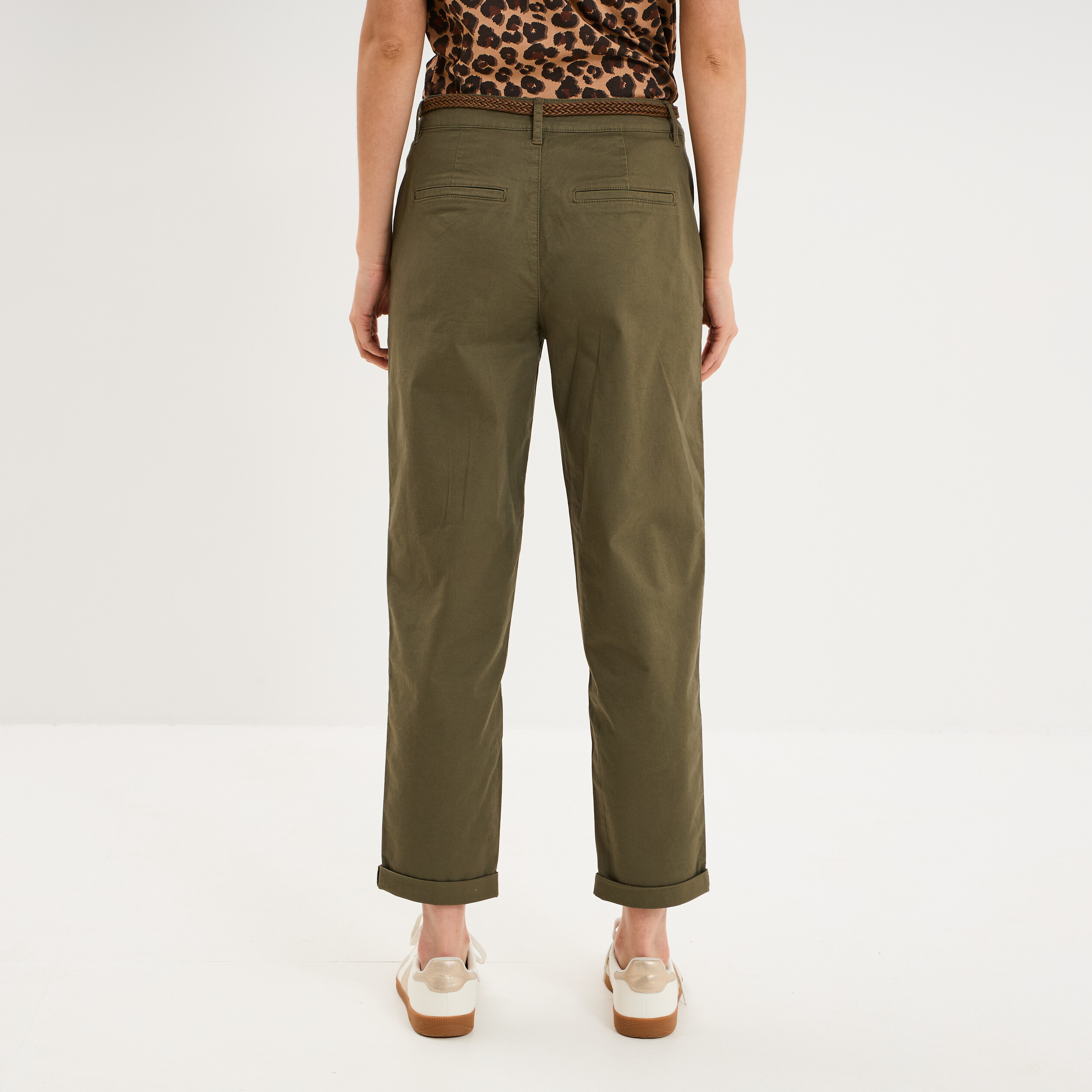 Pantalon chino regular ceinture tress&eacute;e vert kaki femme