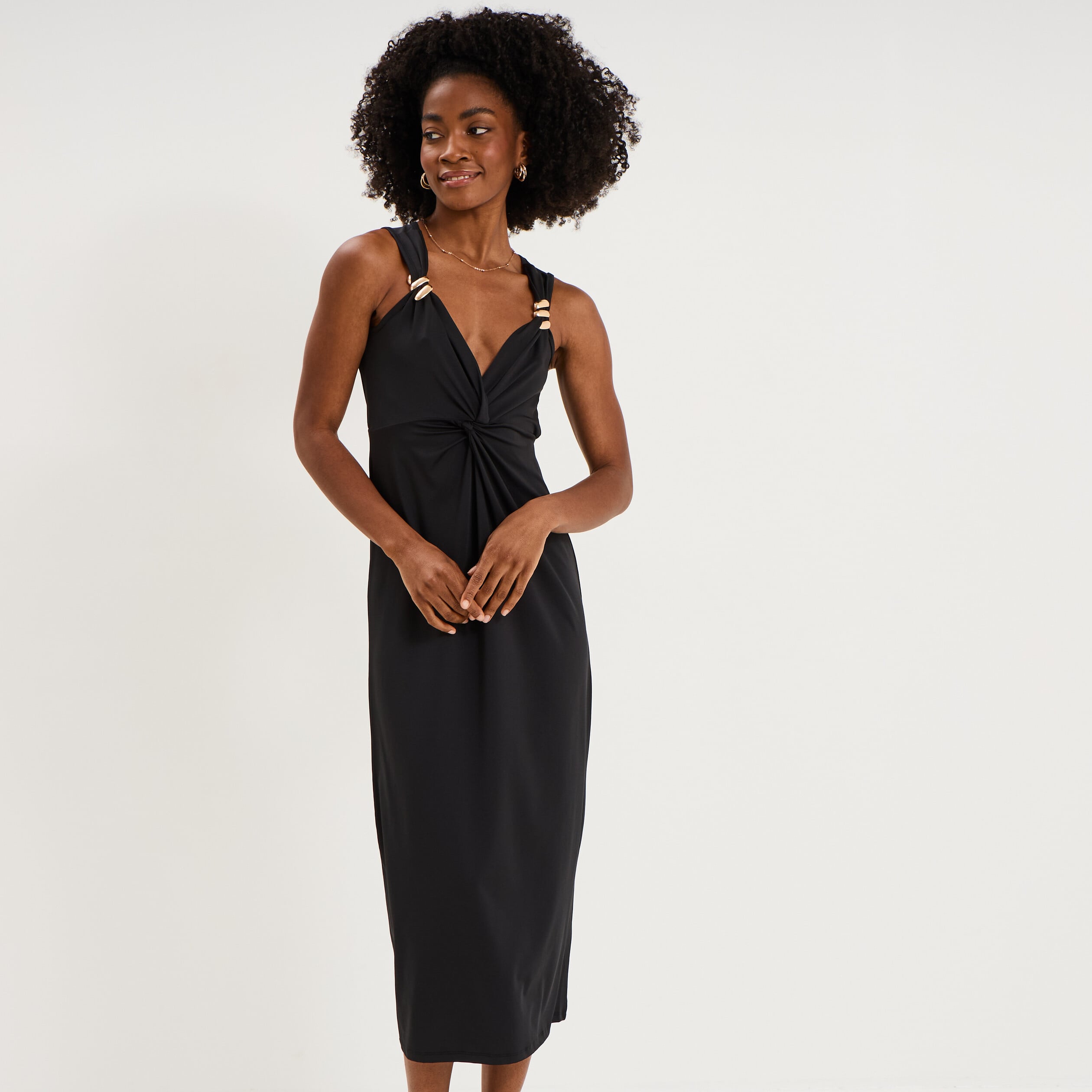 Robe longue &eacute;paules d&eacute;tails bijoux noir femme