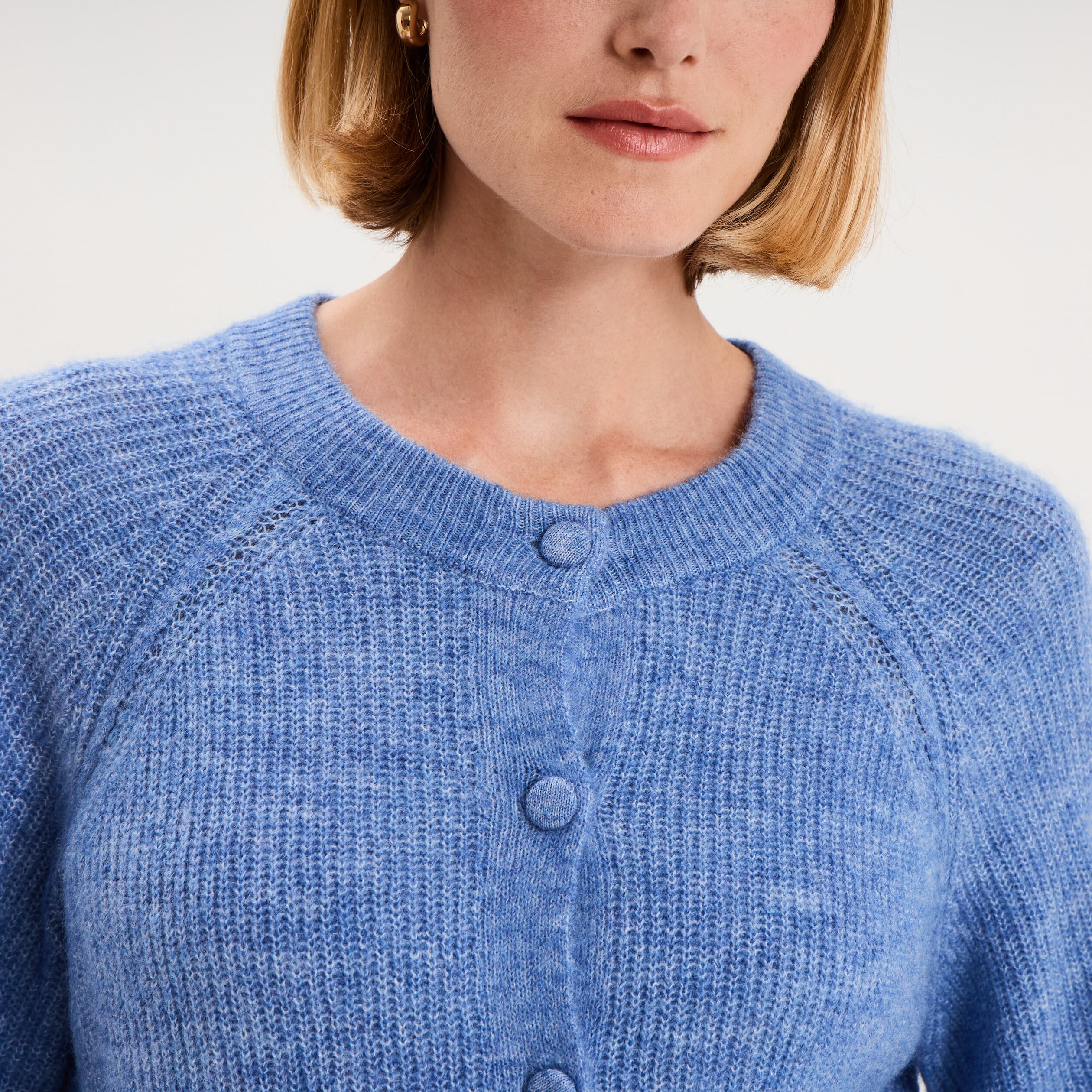 Gilet cardigan col rond boutonn&eacute; bleu ciel femme
