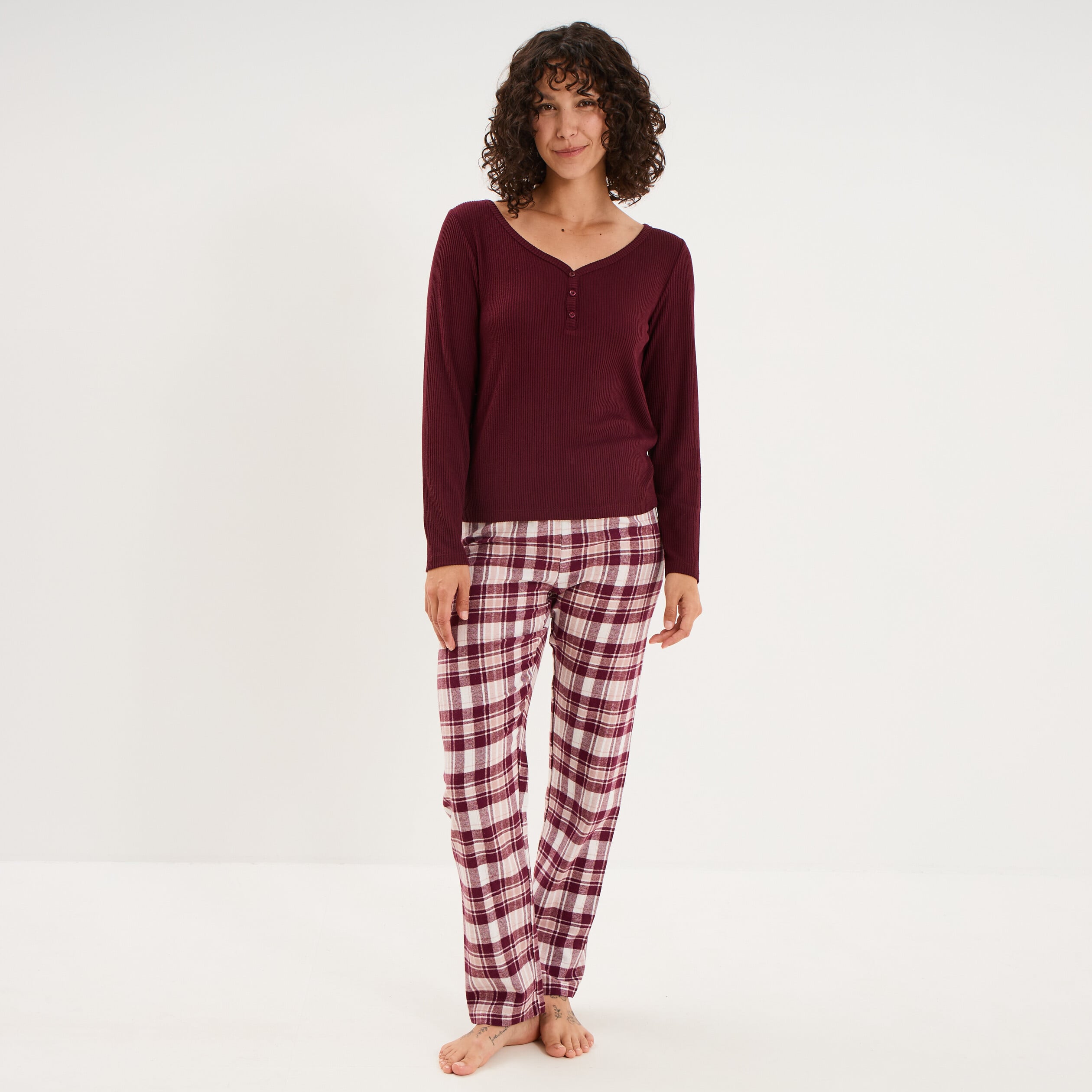 Ensemble pyjama t-shirt et pantalon bordeaux femme