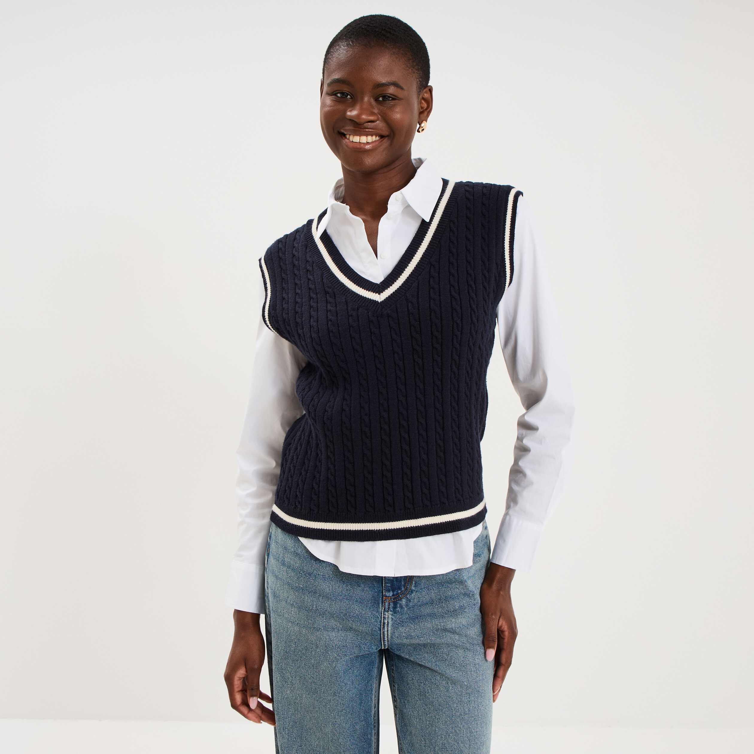 Pull sans manches col en V torsades bleu marine femme