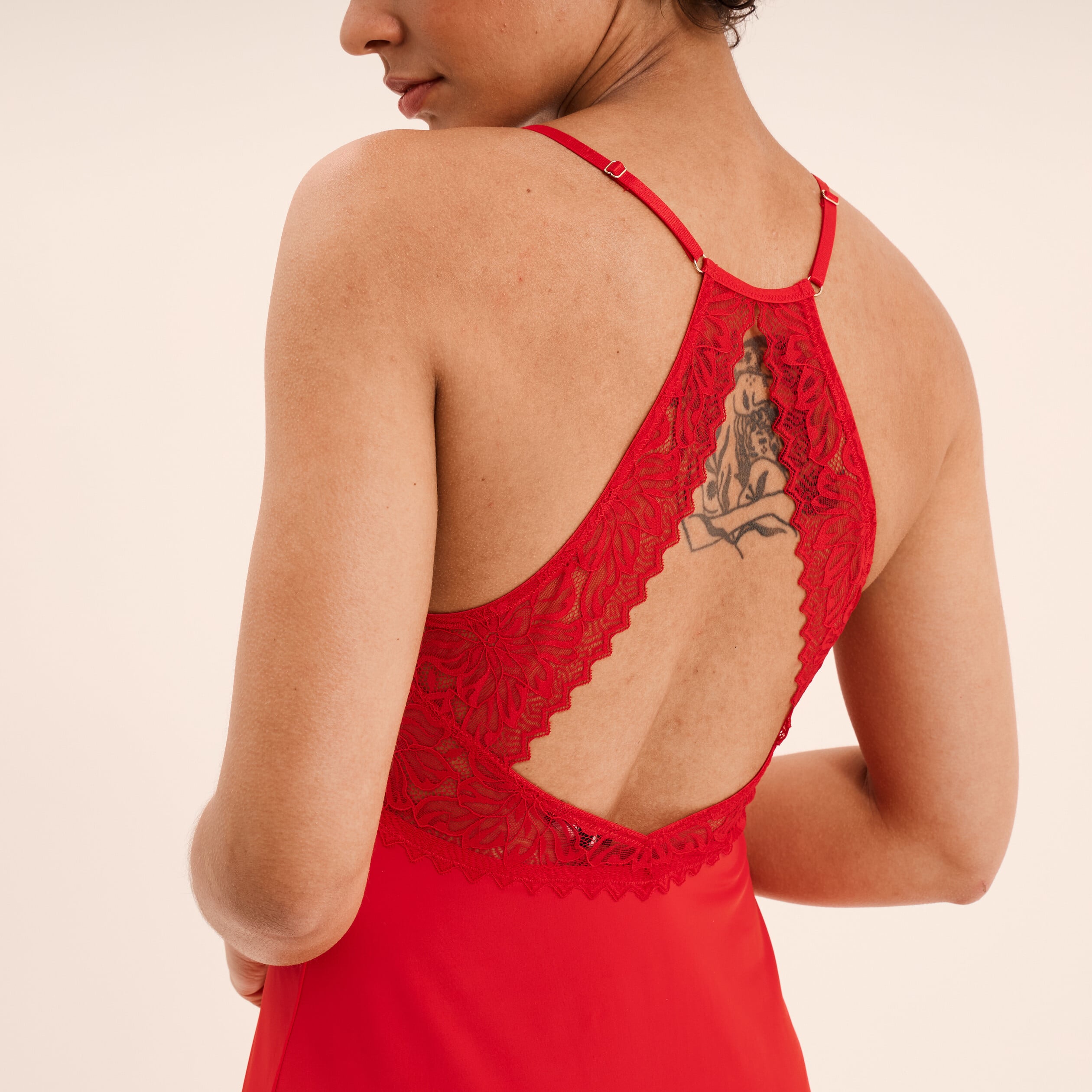 Nuisette avec dentelle rouge femme