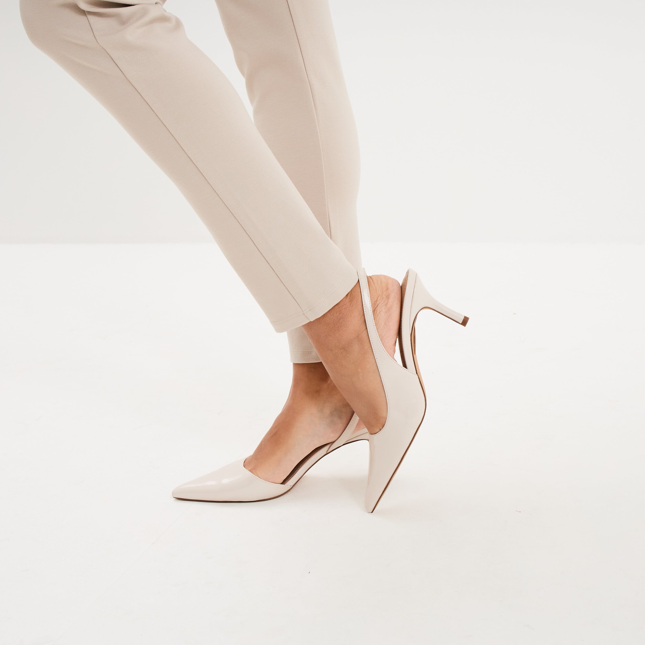 Escarpins slingback talons aiguilles ivoire femme