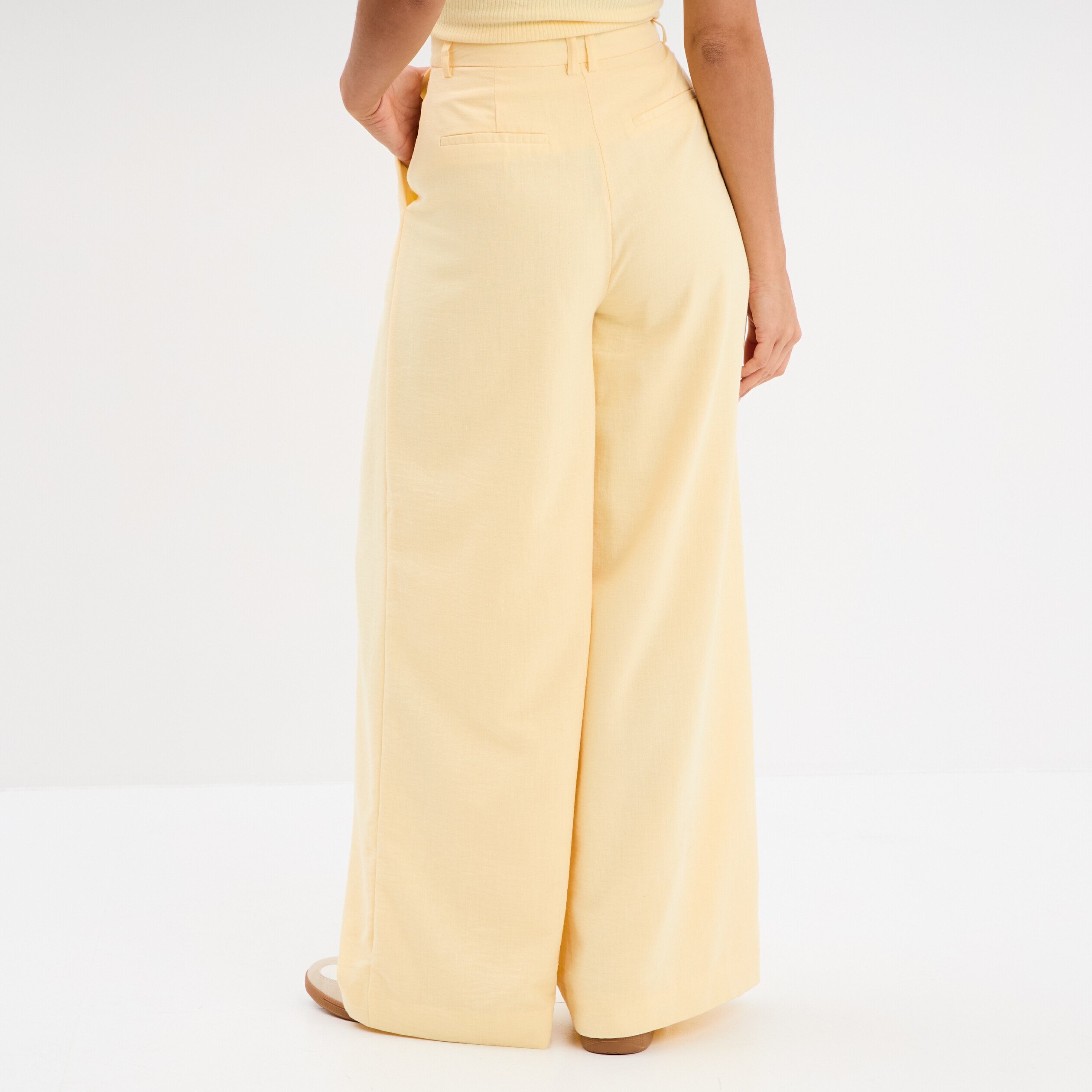 pantalon large avec pinces jaune clair femme Pantalon large avec pinces jaune clair femme