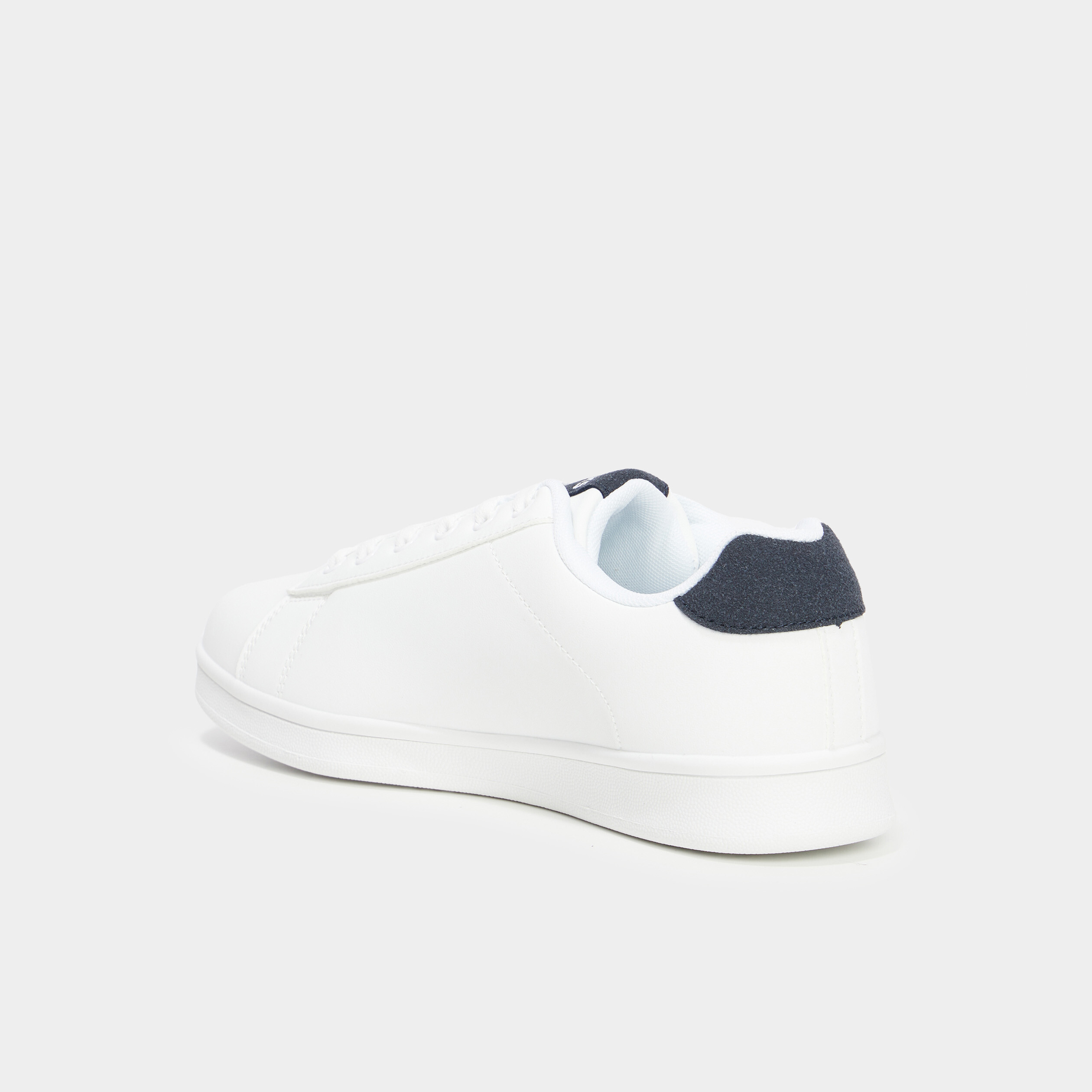 Baskets &agrave; lacets bout rond bleu marine femme