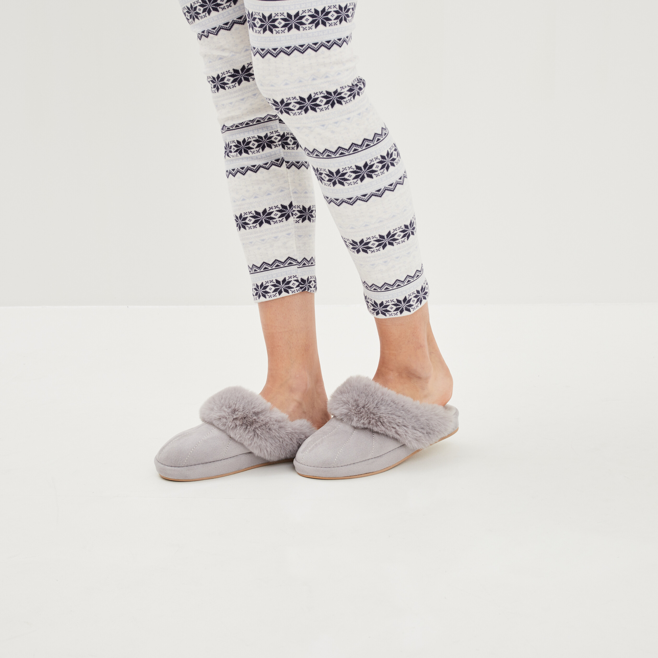 Chaussons mules col en fausse fourrure mauve femme