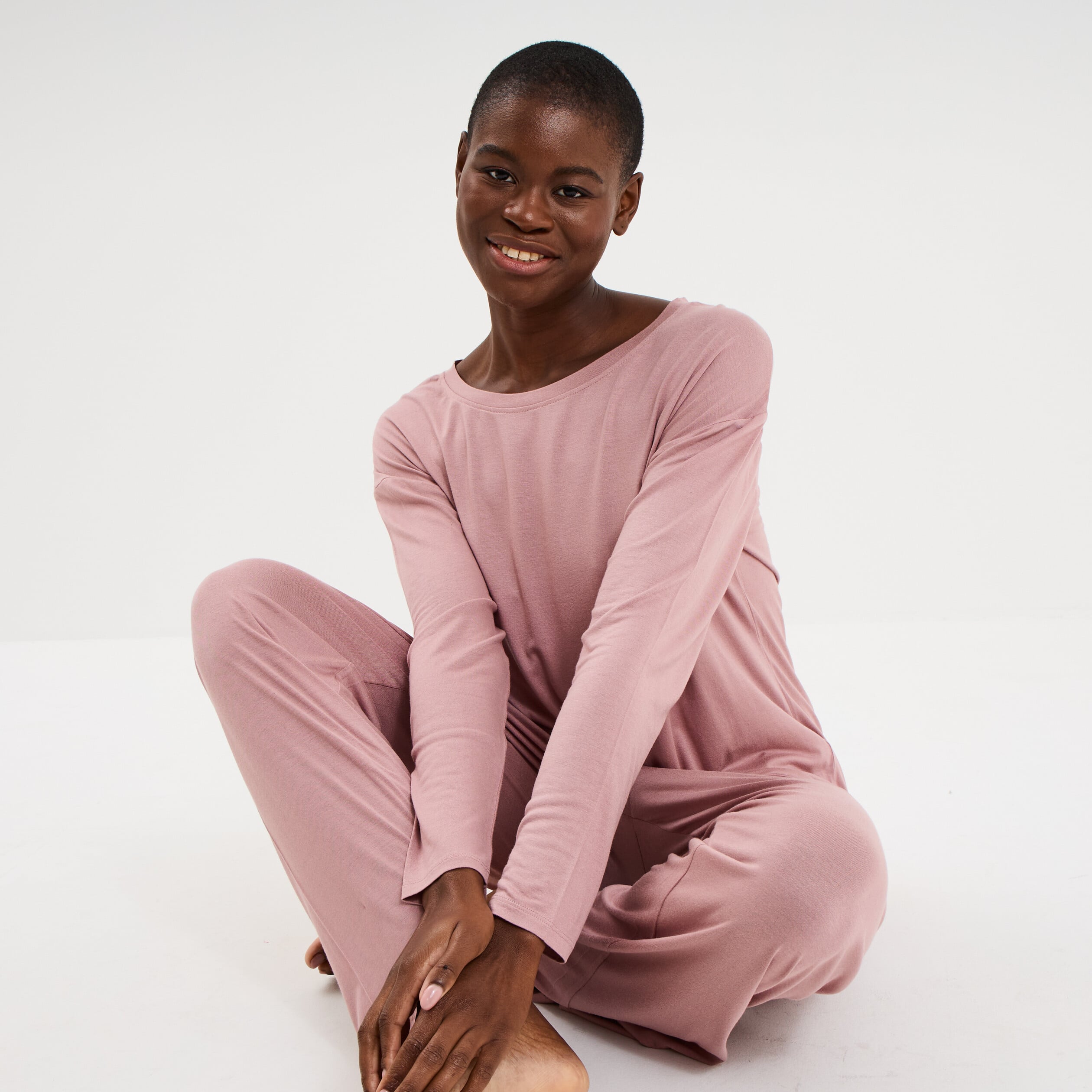Ensemble pyjama t-shirt et pantalon mauve femme