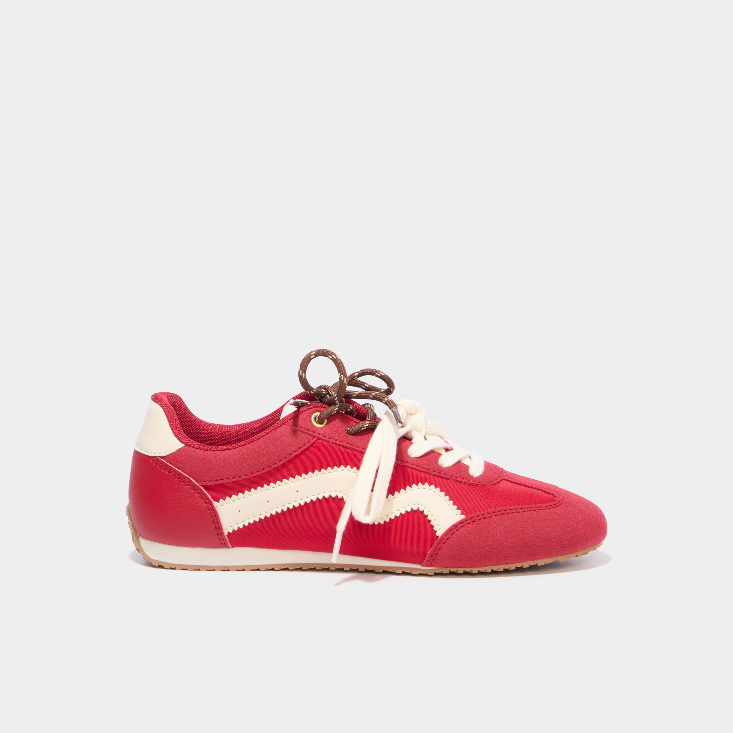 Baskets &agrave; lacets doubles semelle fine rouge femme