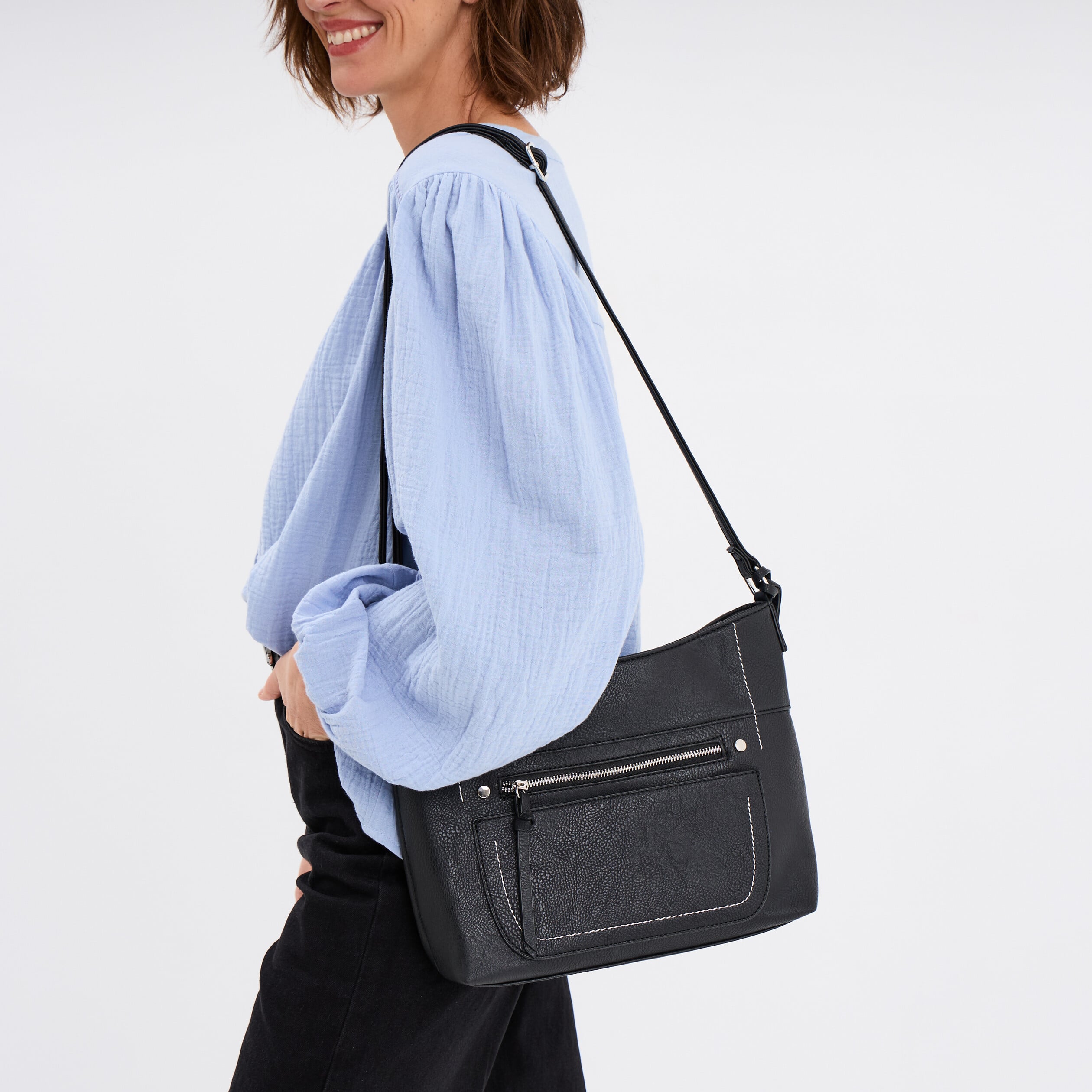 Sac en bandouli&egrave;re avec pampille noir femme